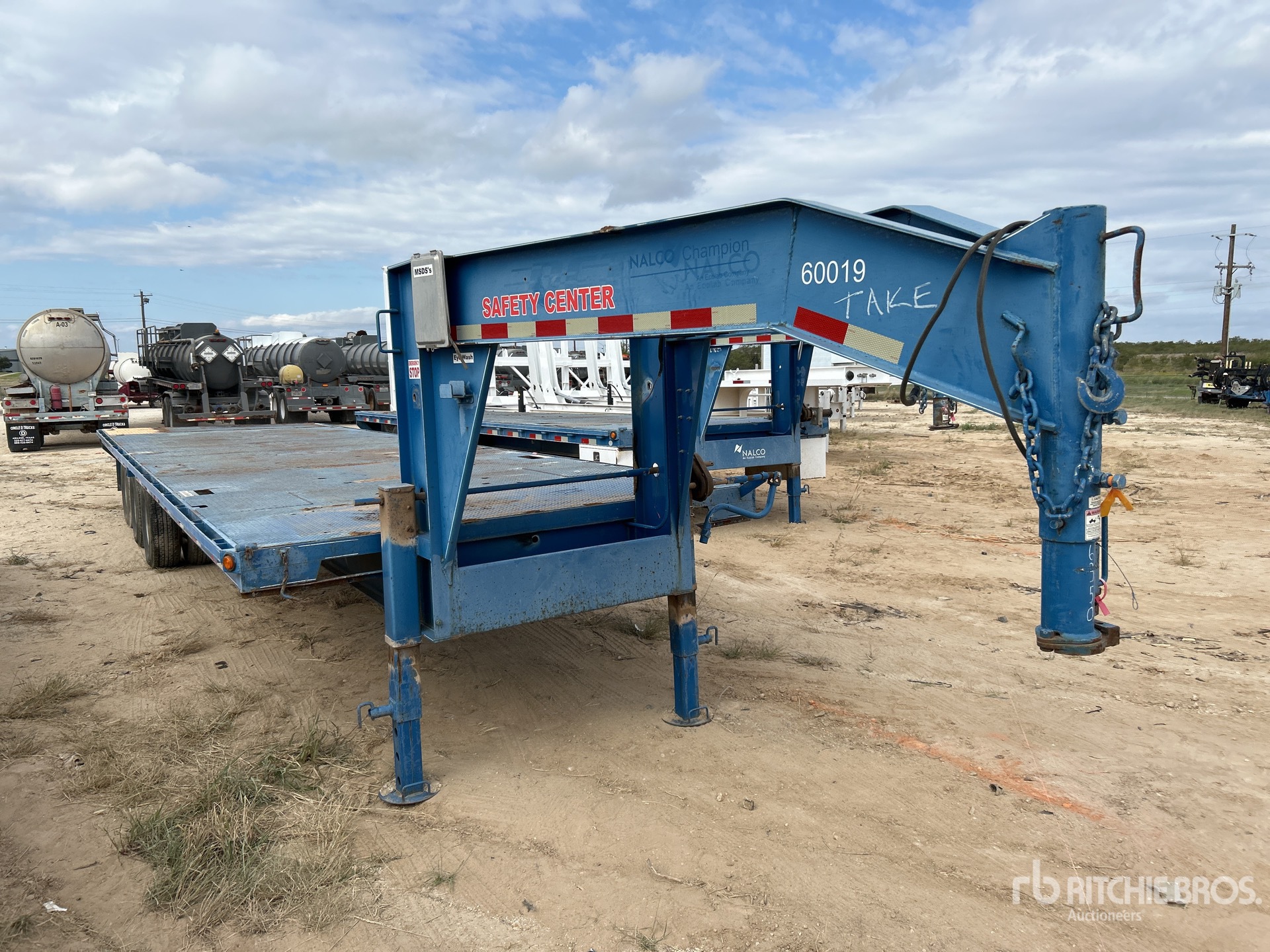 2012 Dressen 30 ft Tri/A Gooseneck Equipment Trailer Ritchie Bros. Auctioneers