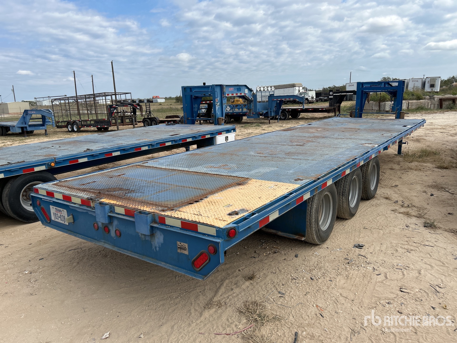 2012 Dressen 30 ft Tri/A Gooseneck Equipment Trailer Ritchie Bros. Auctioneers