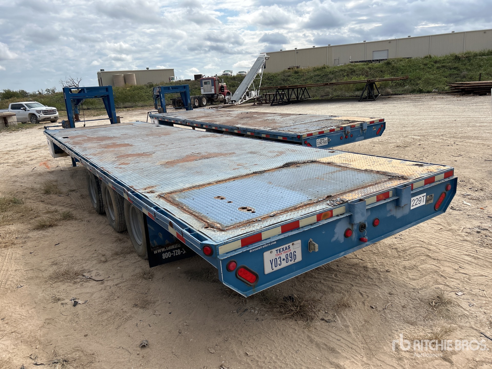 2012 Dressen 30 ft Tri/A Gooseneck Equipment Trailer Ritchie Bros. Auctioneers