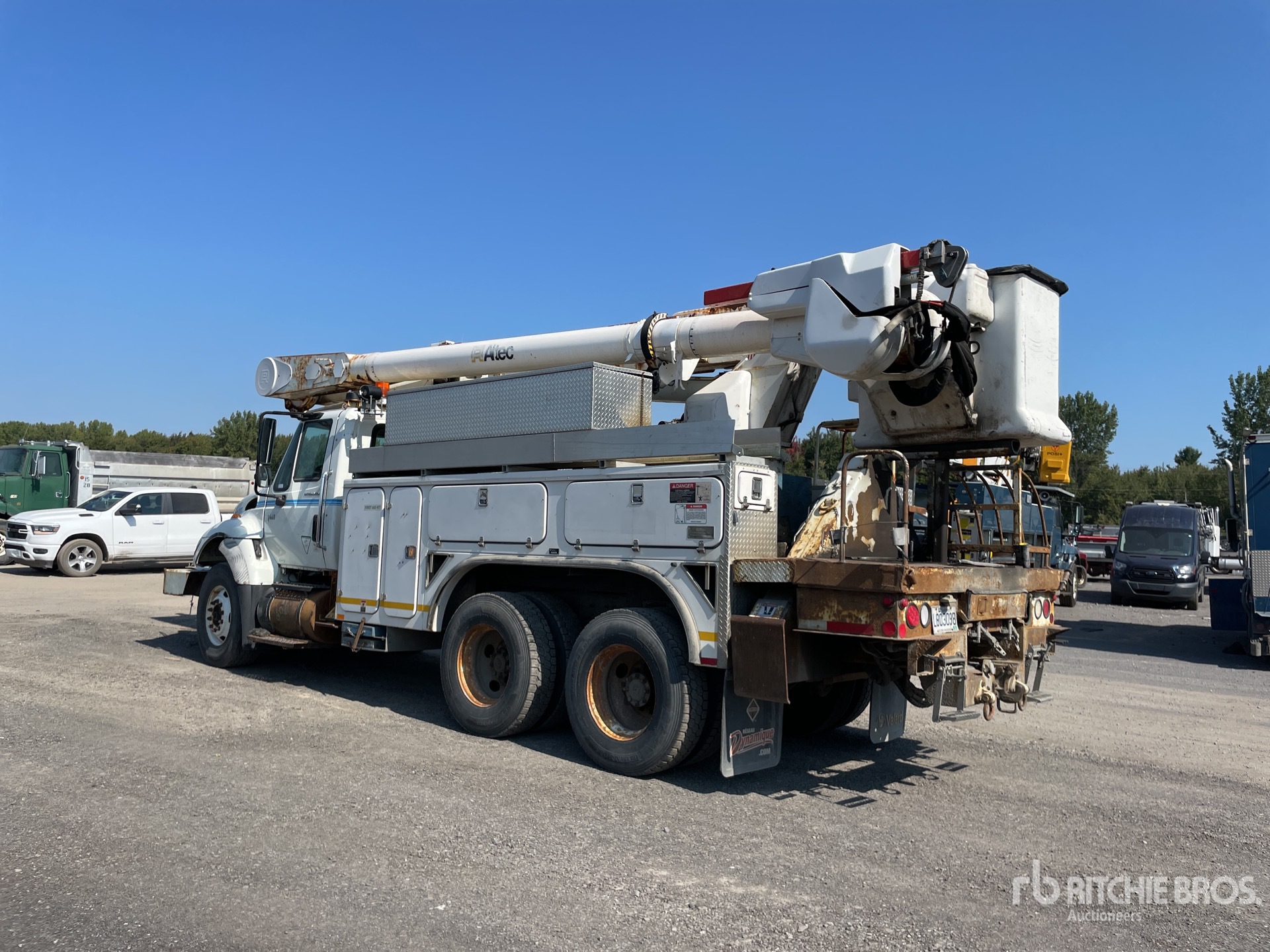 Altec AM55E 48 ft on 2005 International 7400 6x4 Bucket Truck ...