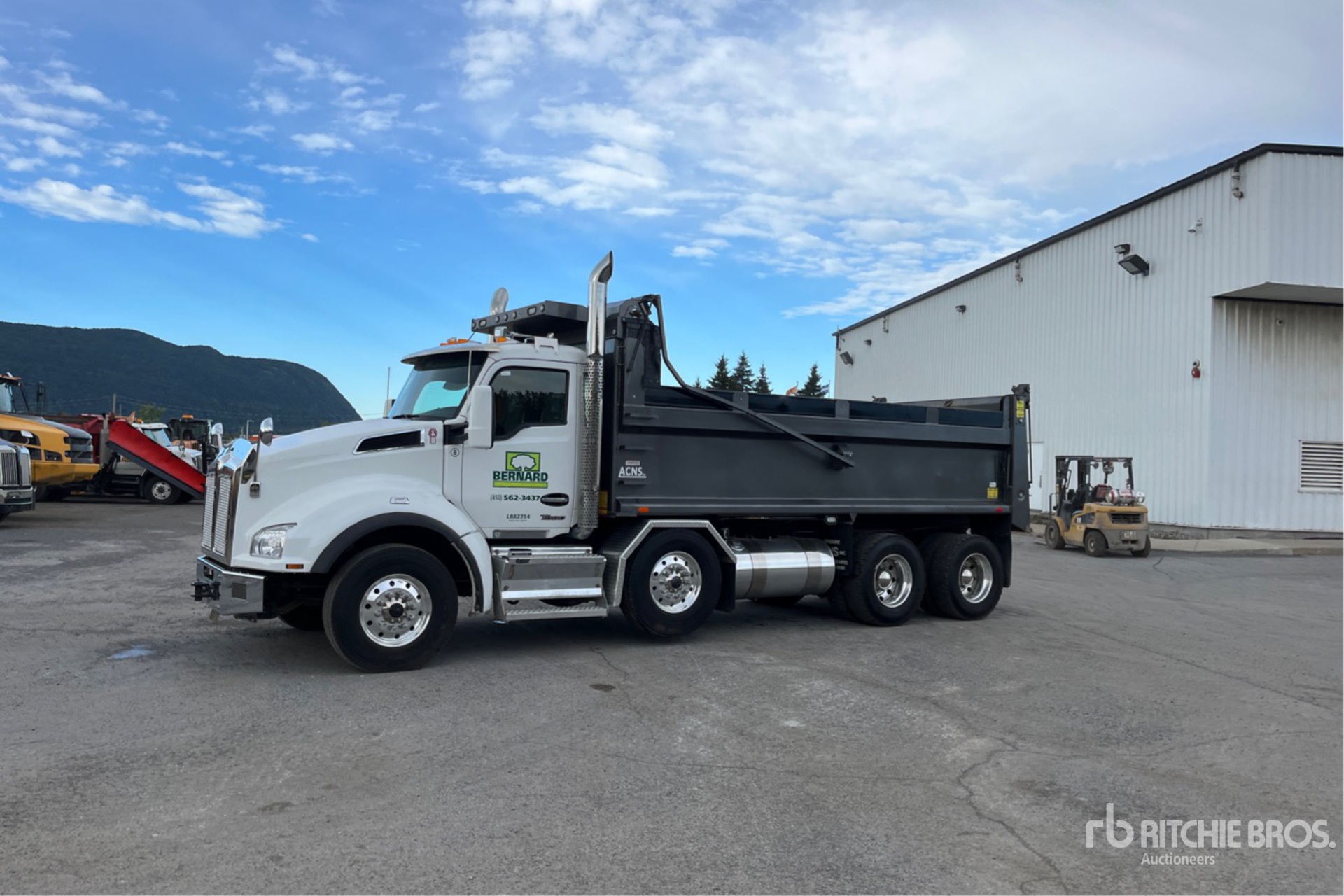 General Appearance with Picture, Left Front Corner