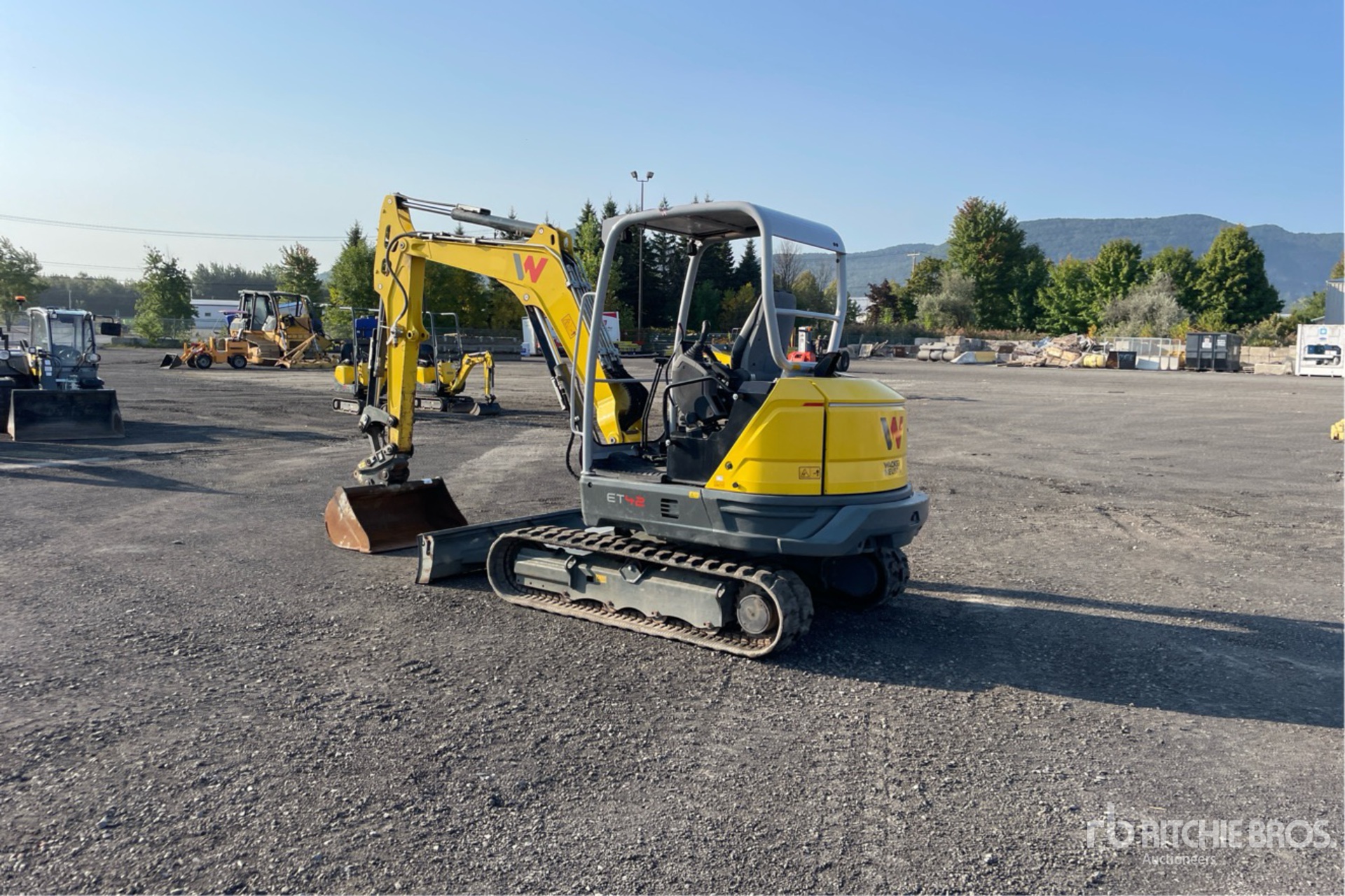 General Appearance with Picture, Left Rear Corner