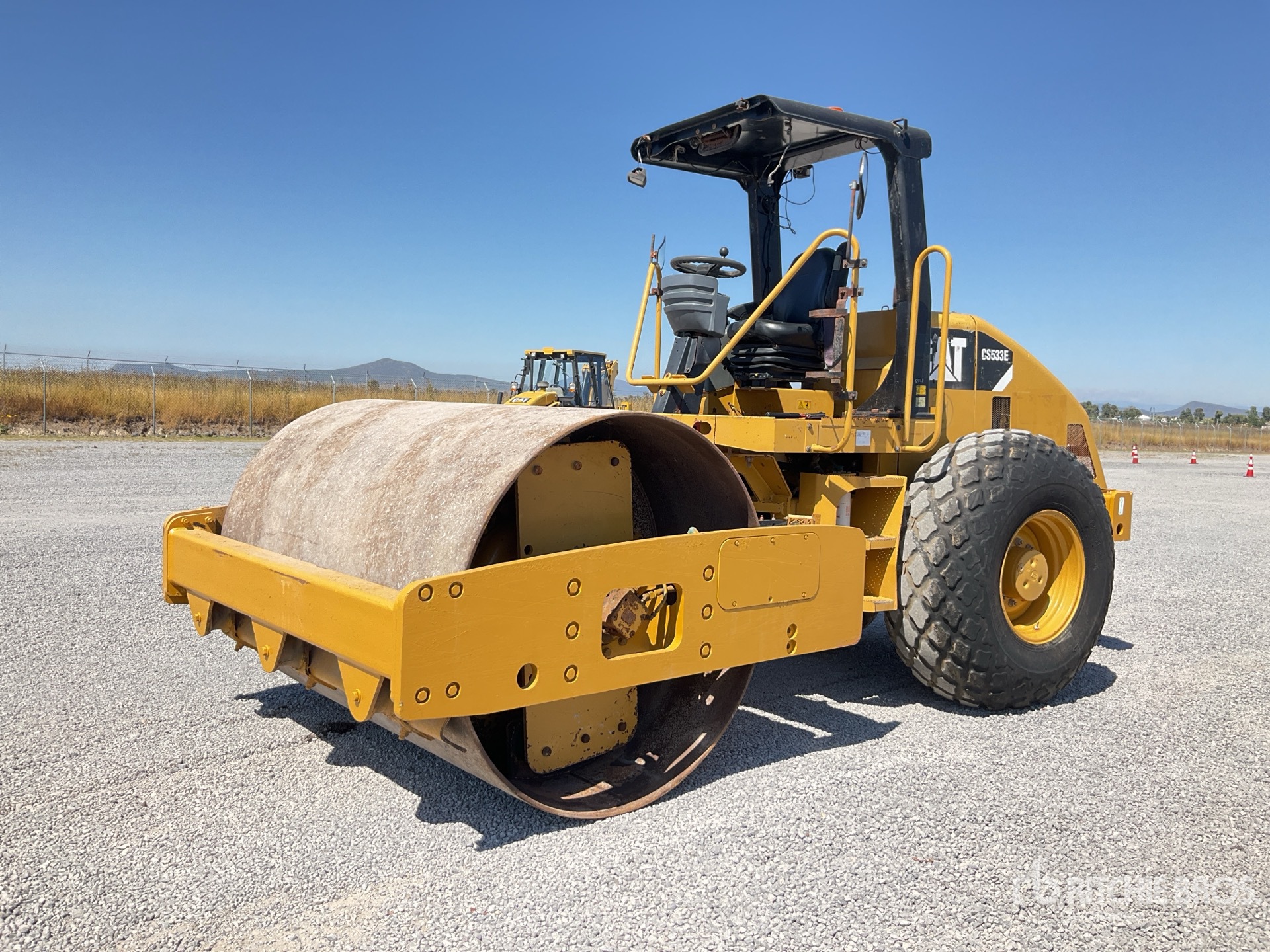 2016 Cat CS-533E Rodillo / Smooth Drum Compactor | Ritchie Bros ...
