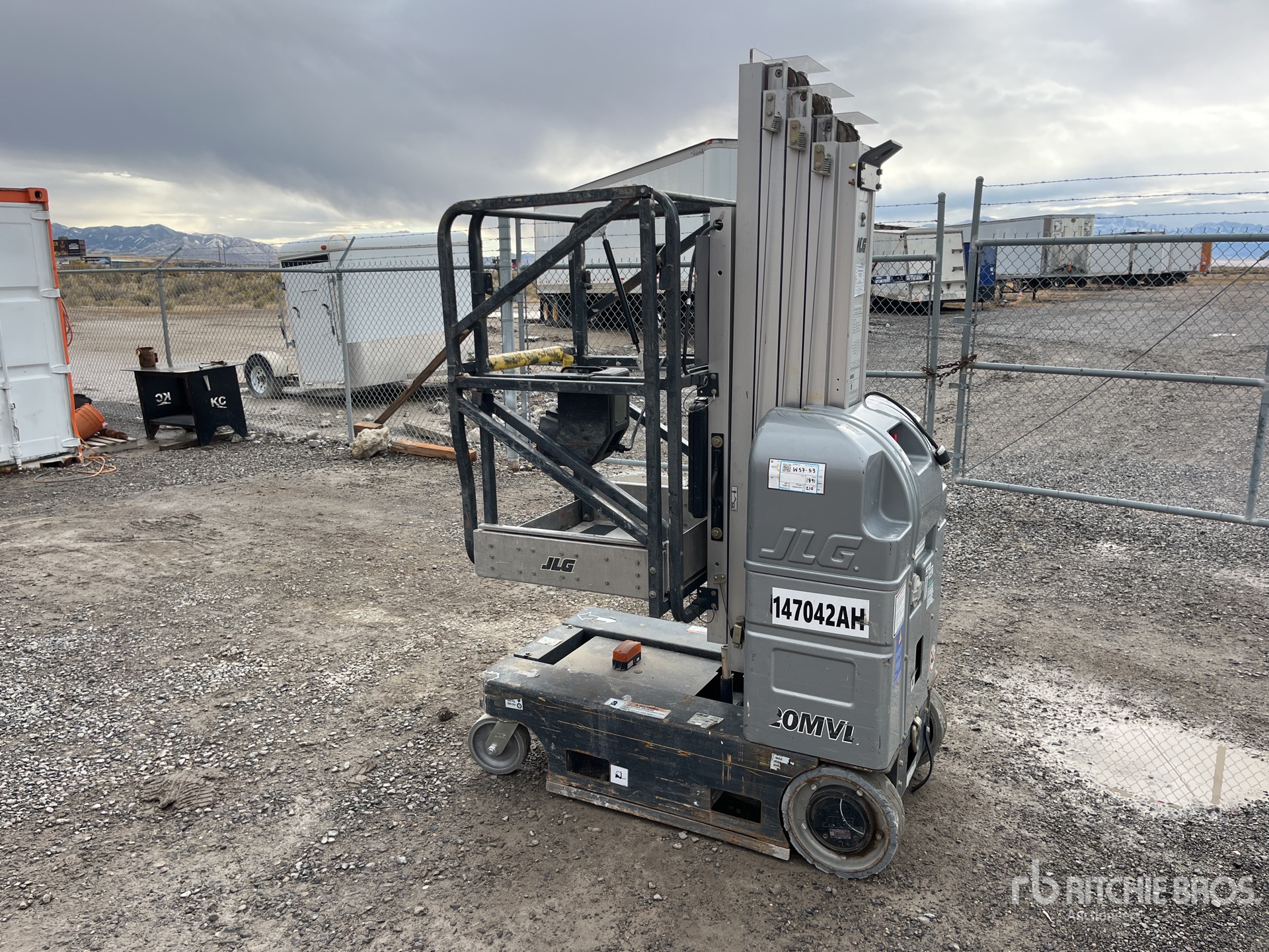 General Appearance with Picture, Right Front Corner