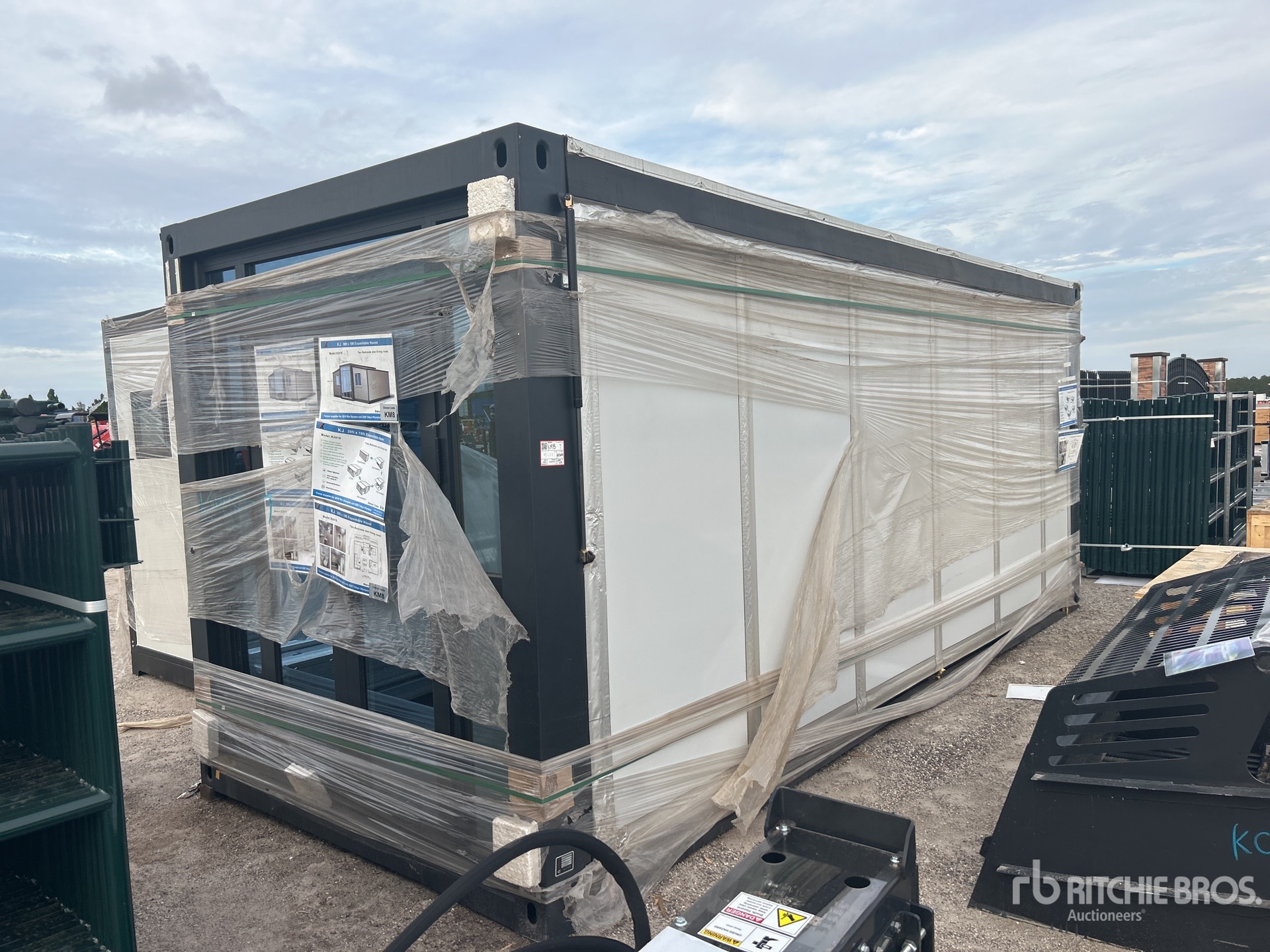 General Appearance with Foto, angolo anteriore sinistro