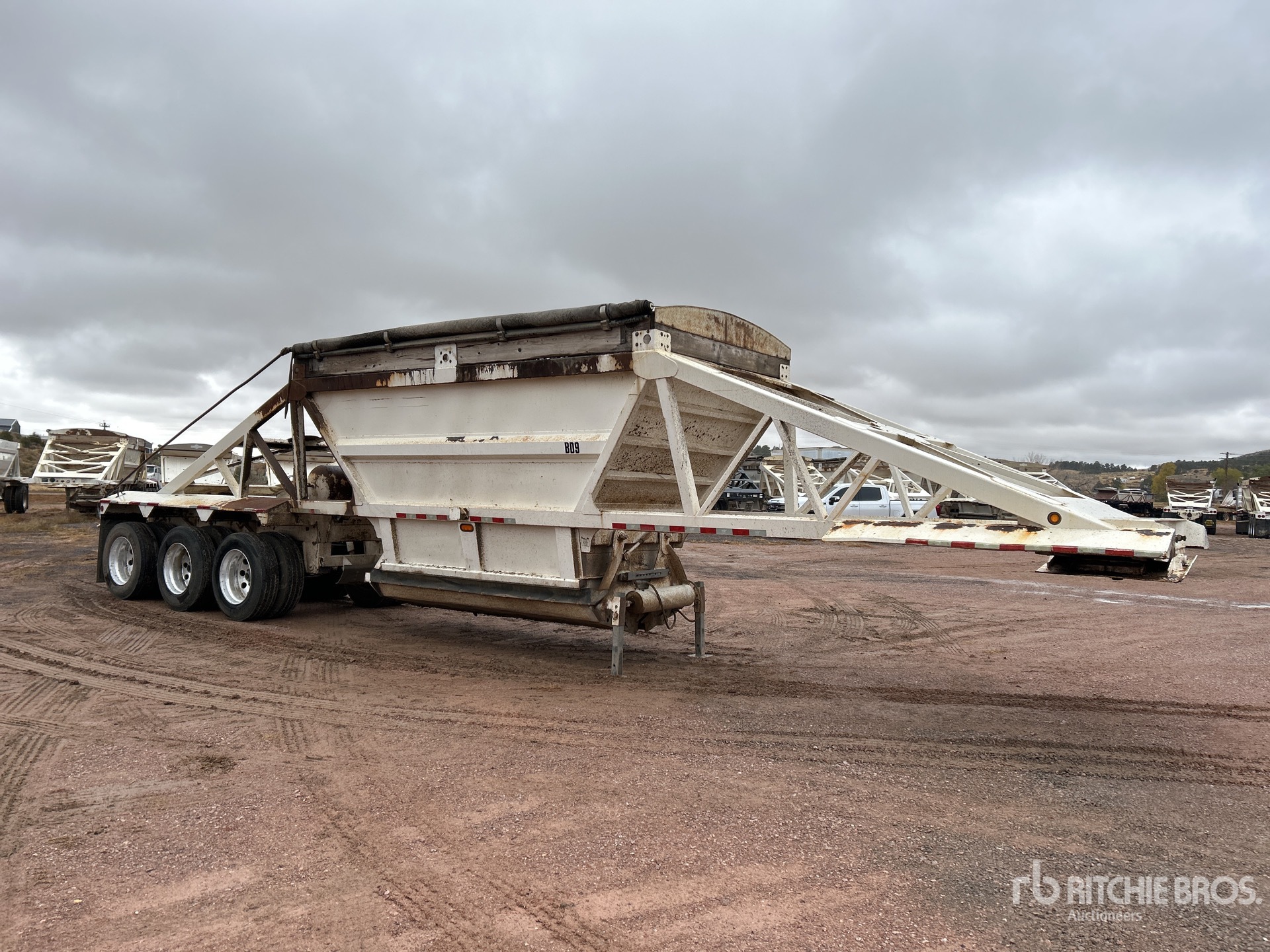 General Appearance with Foto, angolo anteriore destro