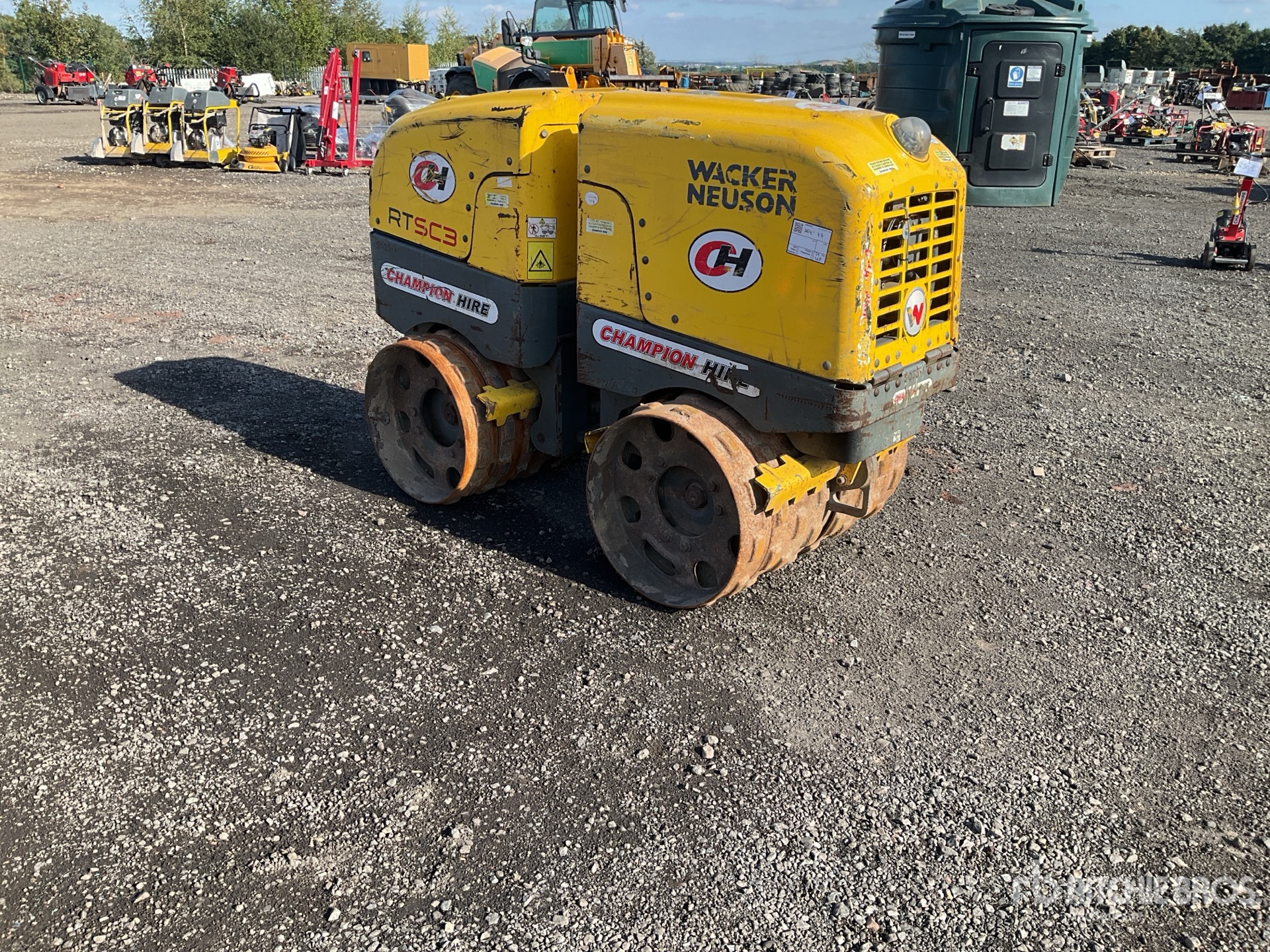 General Appearance with Picture, Right Front Corner