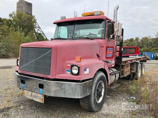 Volvo 1990 White GMC WG64 6x4 Flatbed — occasion