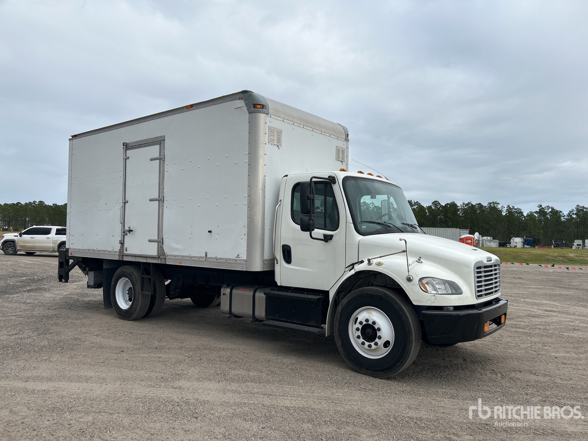 Aspect général with Image, coin avant droit