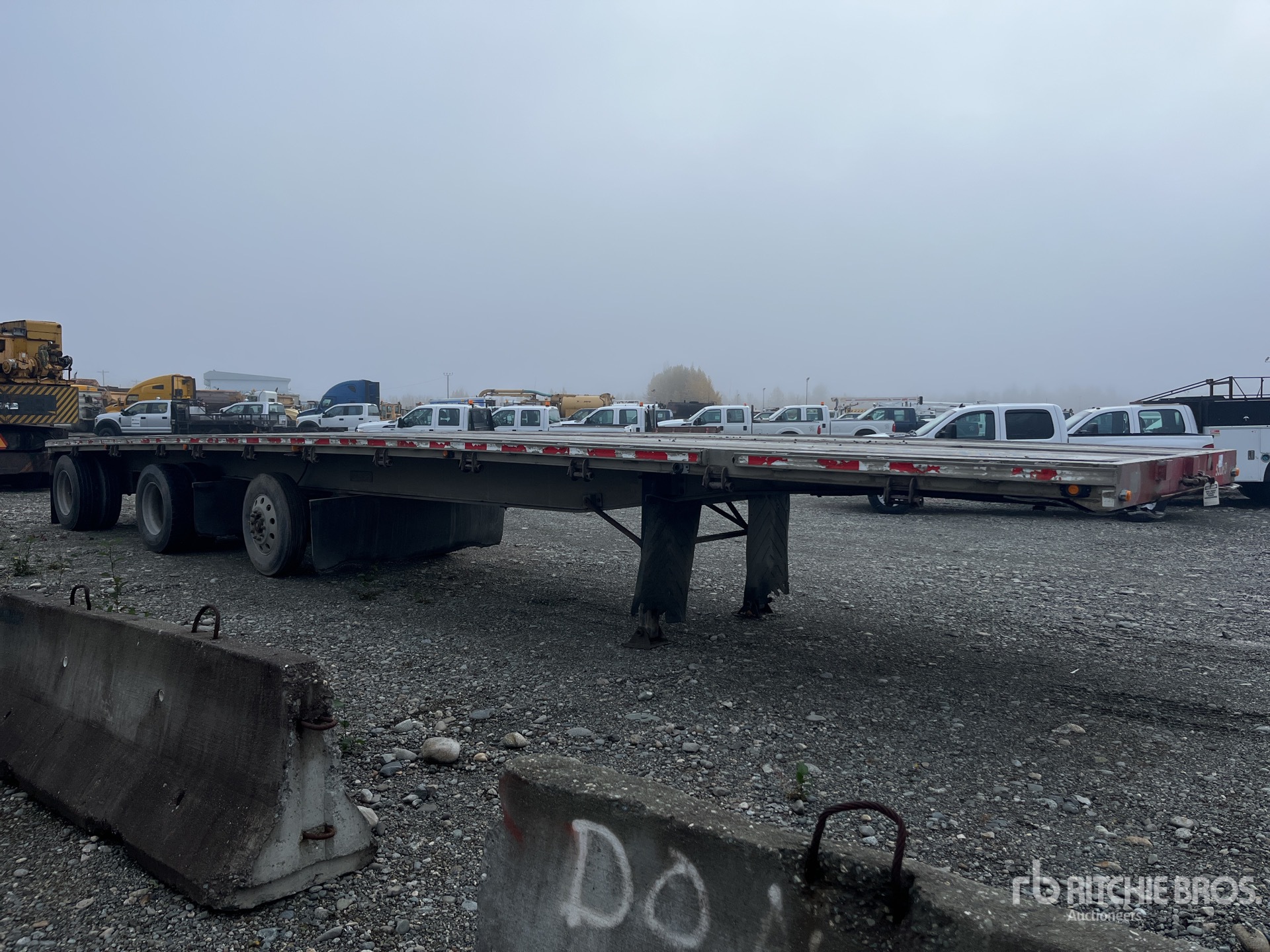 1998 Raven 48 ft Tri/A Spread Axle Flatbed Trailer | Ritchie Bros ...