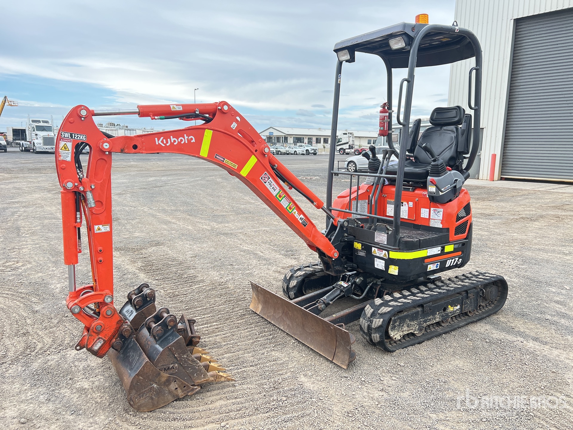 General Appearance with Picture, Left Front Corner