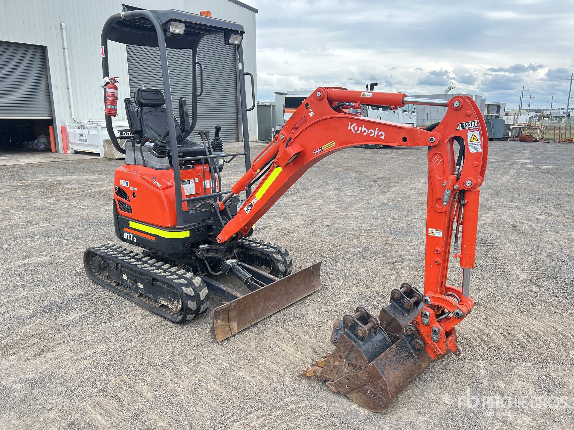 General Appearance with Picture, Right Front Corner