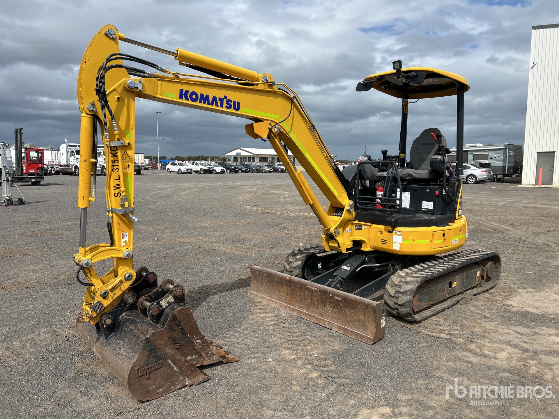 General Appearance with Picture, Left Front Corner