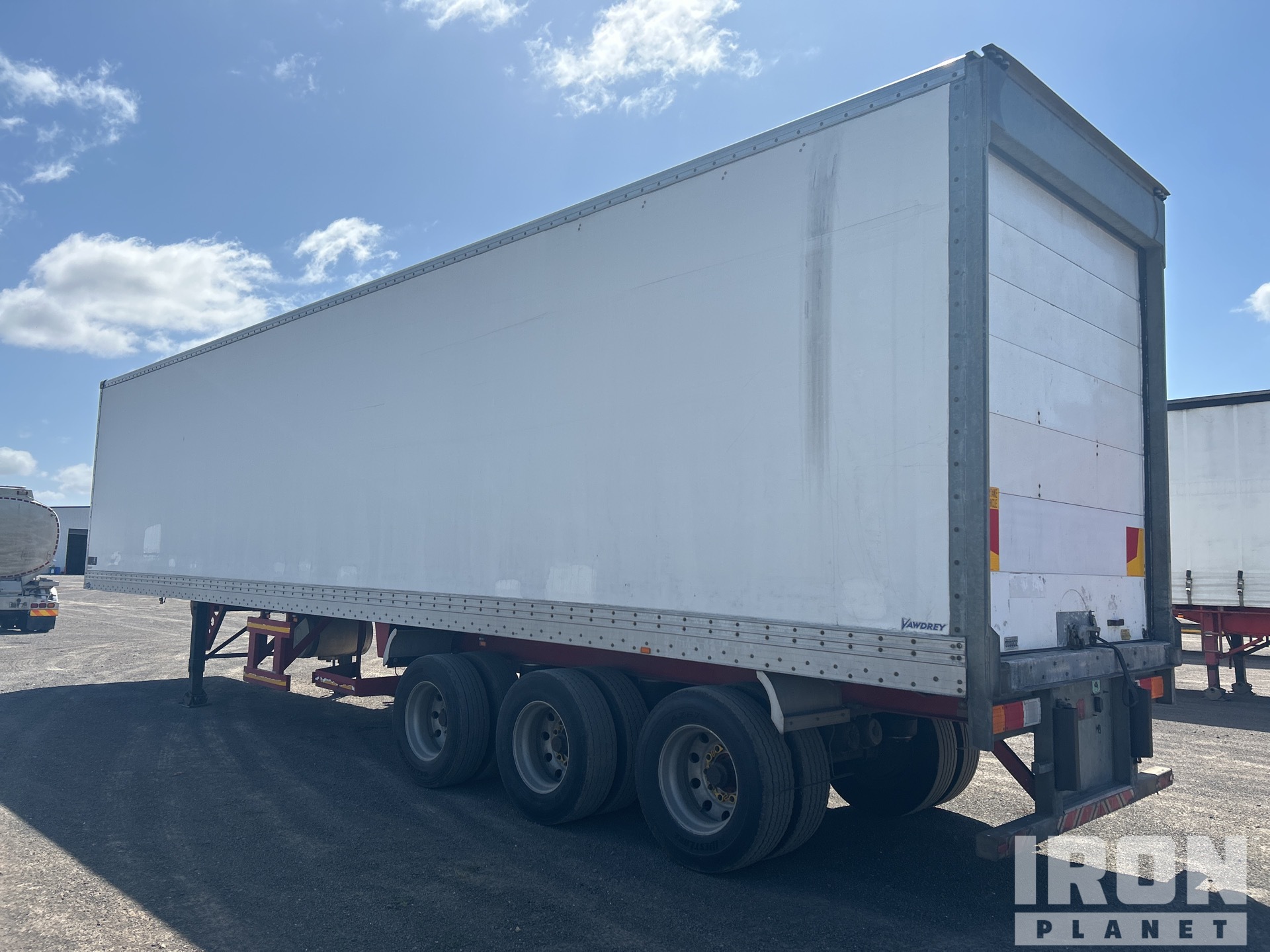 General Appearance with Foto, angolo anteriore sinistro