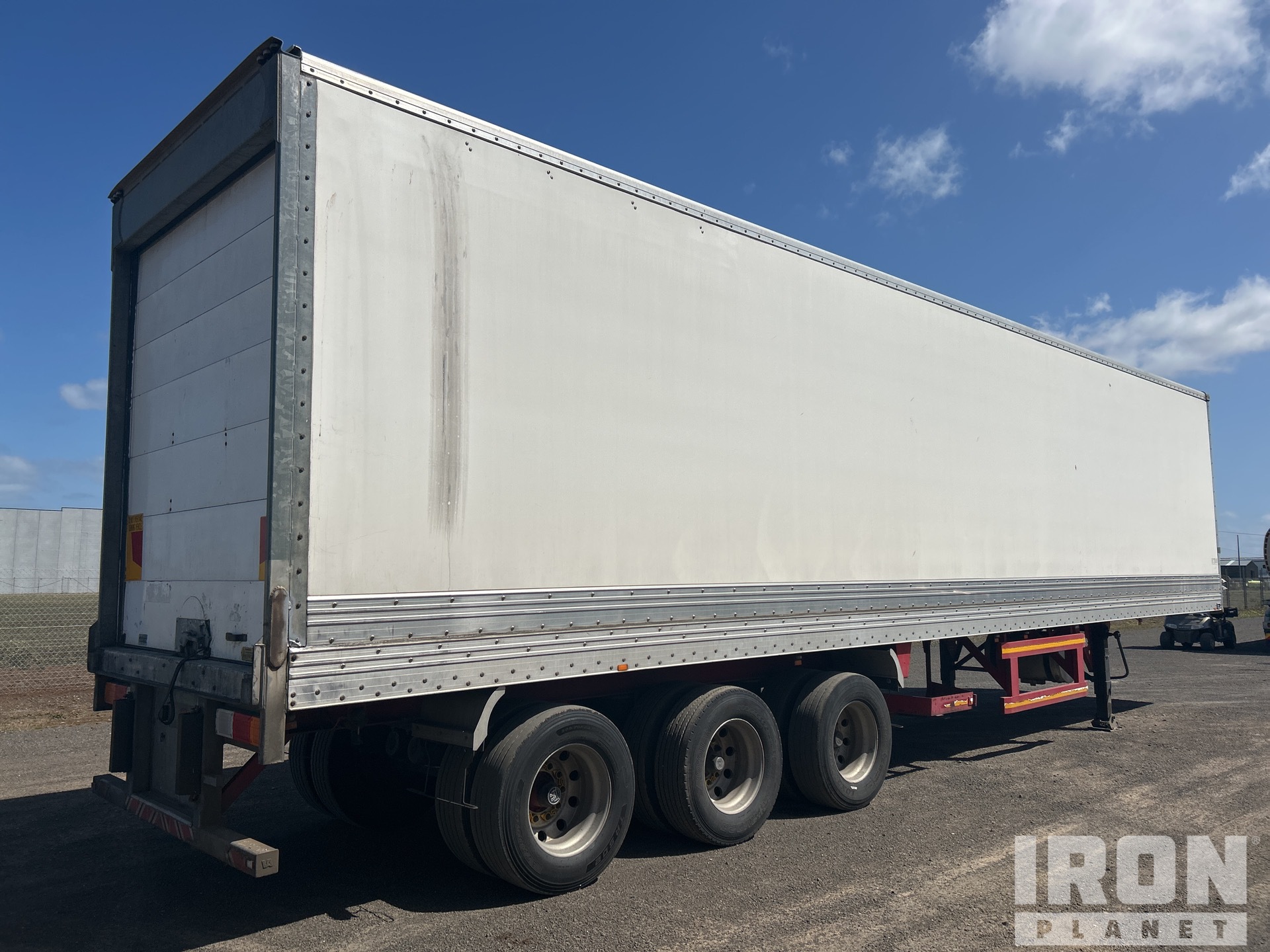 General Appearance with Foto, angolo posteriore sinistro