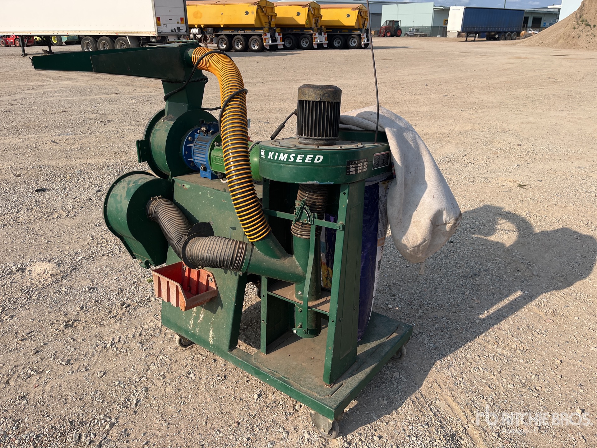 Aspect général with Image, coin arrière droit