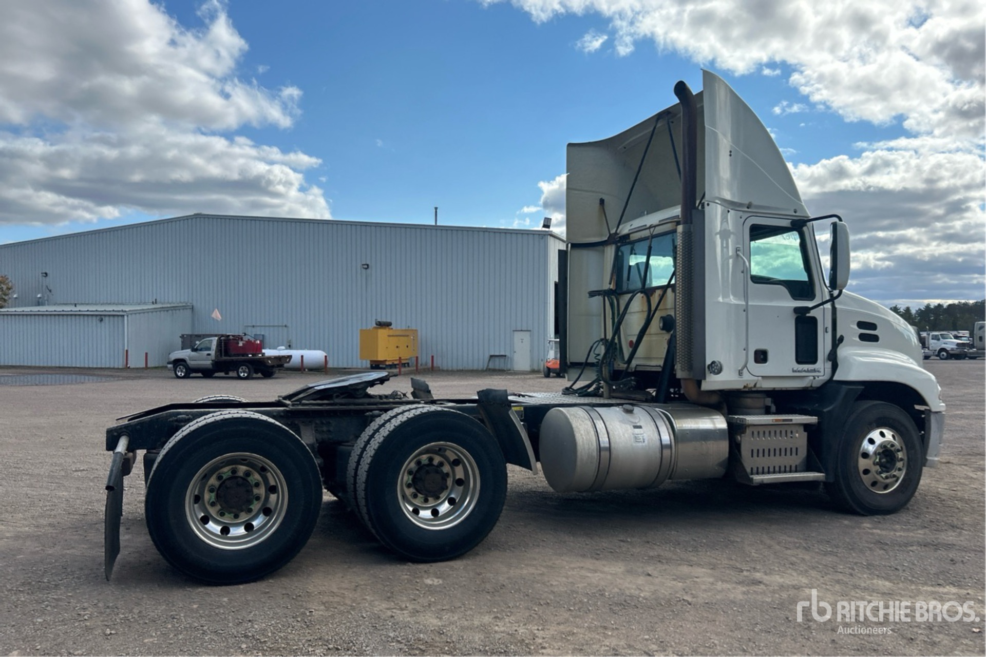 General Appearance with Foto, angolo anteriore sinistro