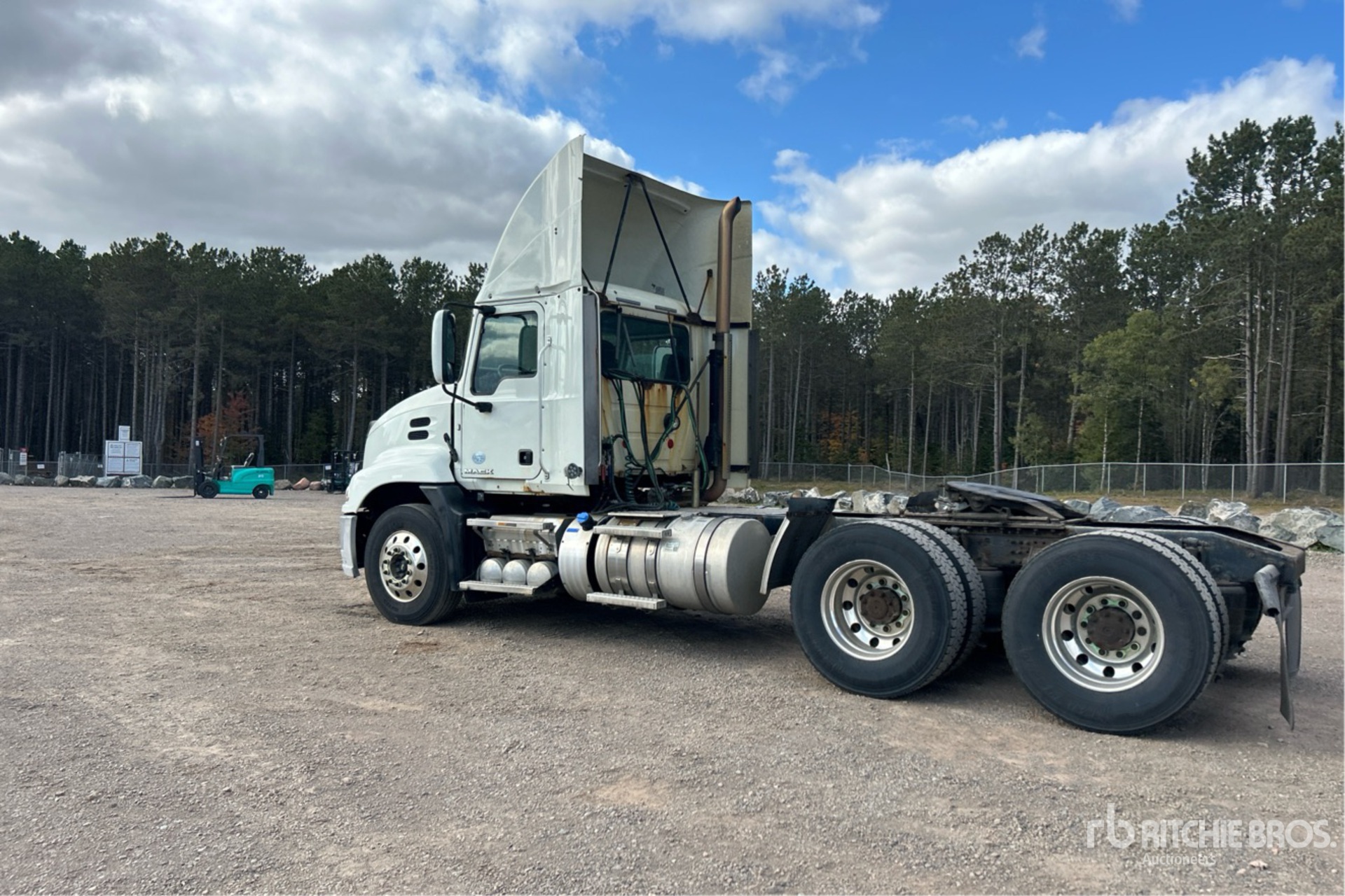 General Appearance with Foto, angolo posteriore sinistro