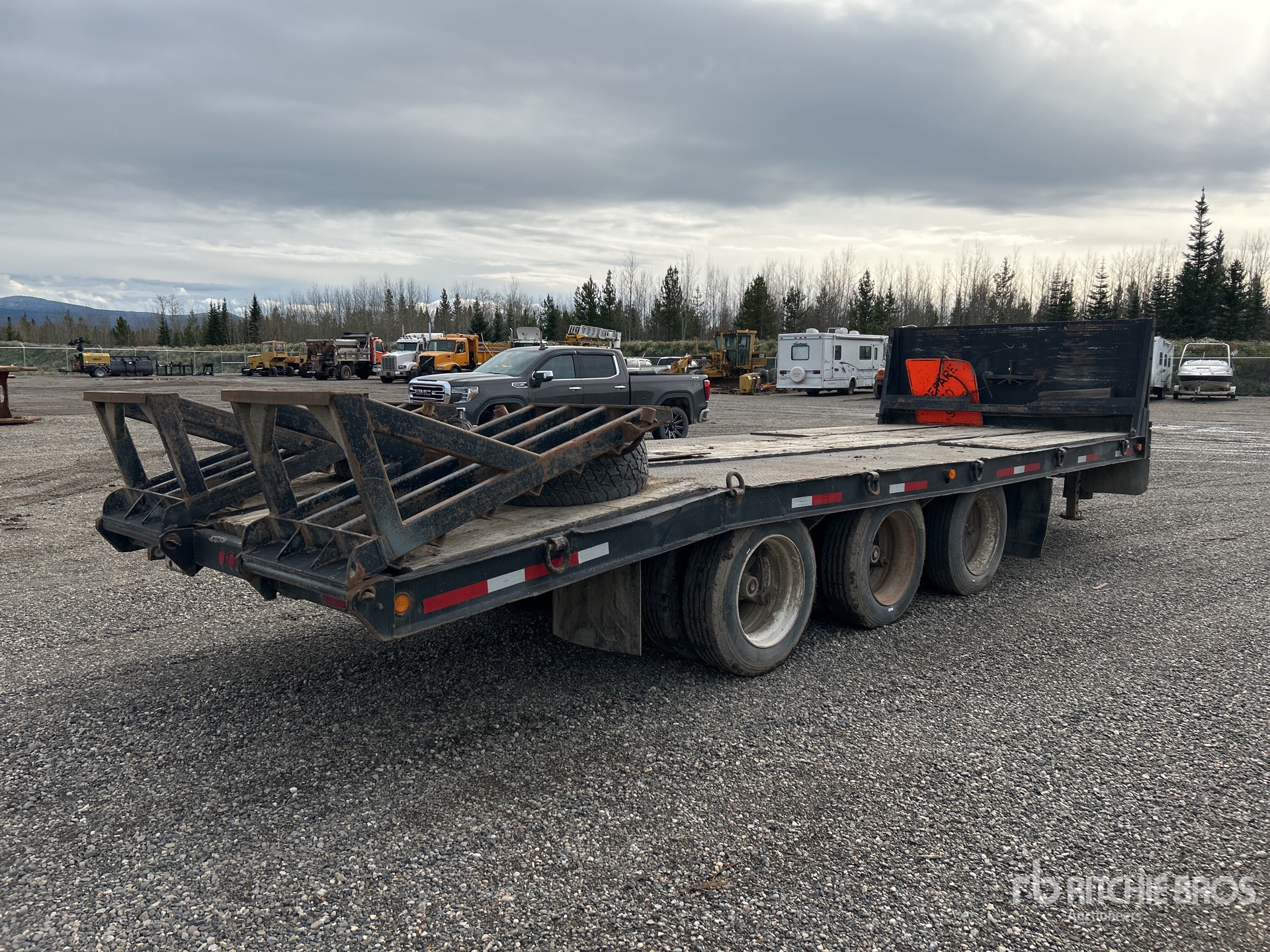 1993 Other walton 26 ft Tri/A Equipment Trailer Ritchie Bros. Auctioneers