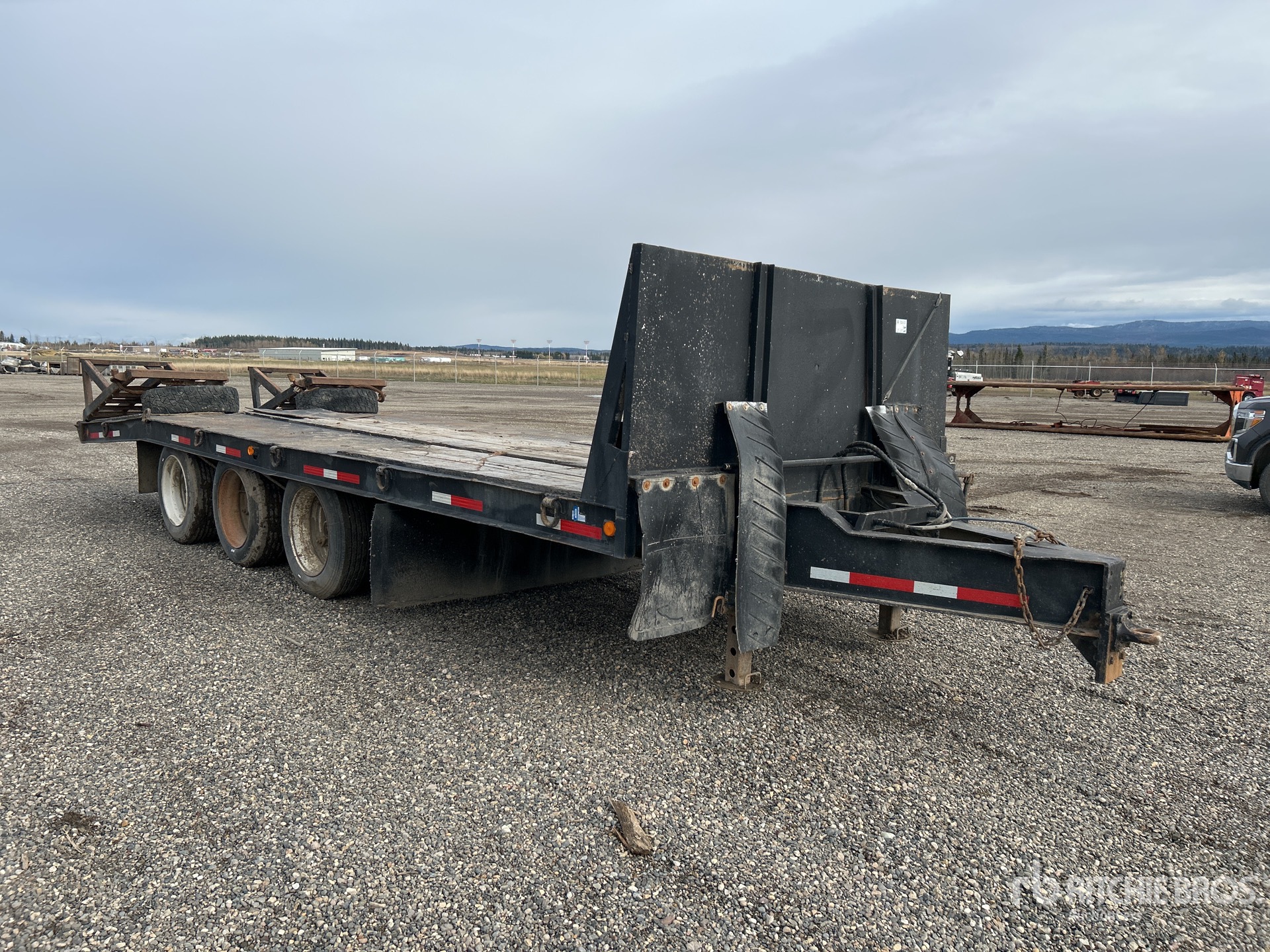 1993 Other walton 26 ft Tri/A Equipment Trailer Ritchie Bros. Auctioneers