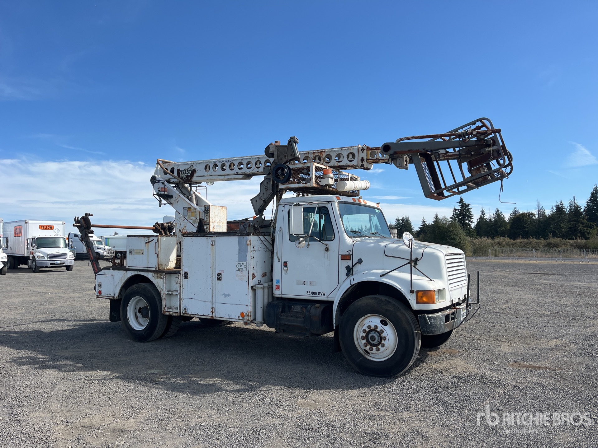 Telstra T40C 35 ft on 1990 International 4900 4x2 Cable Placer Camion