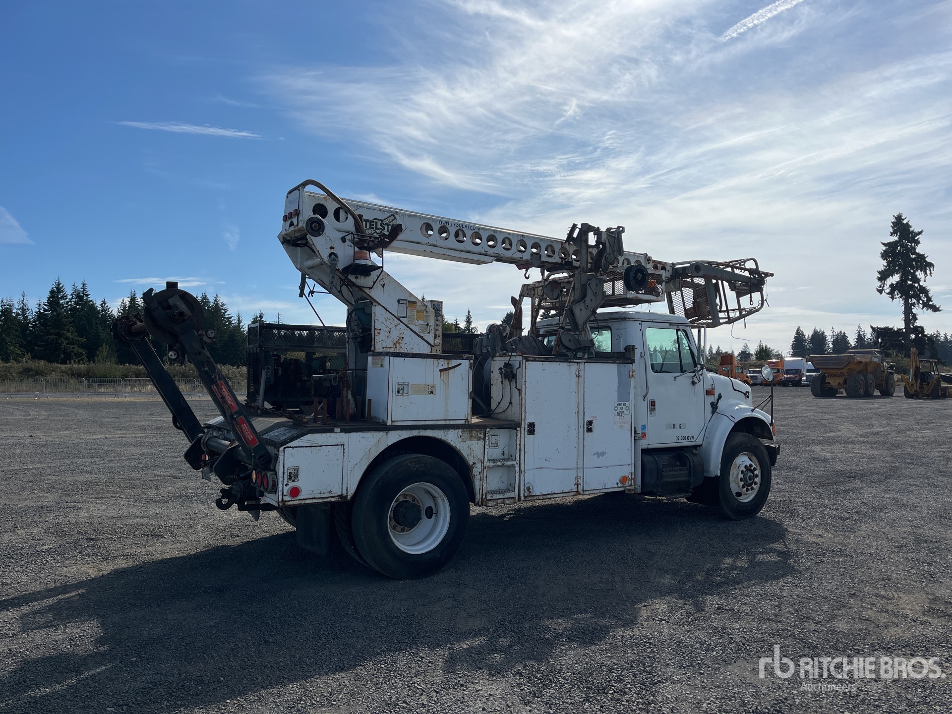 Telstra T40C 35 ft on 1990 International 4900 4x2 Cable Placer Bucket