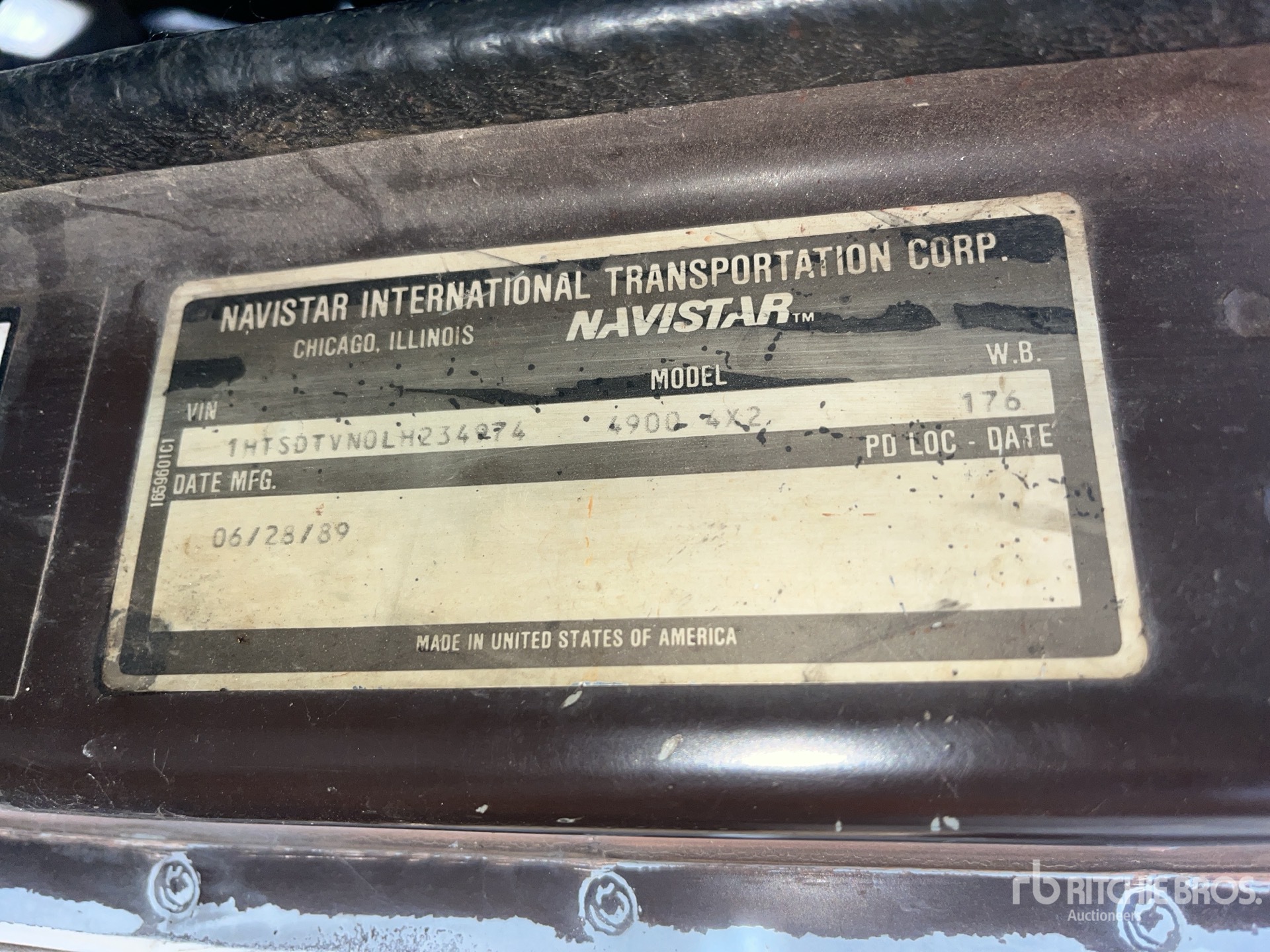 Telstra T40C 35 ft on 1990 International 4900 4x2 Cable Placer Camion