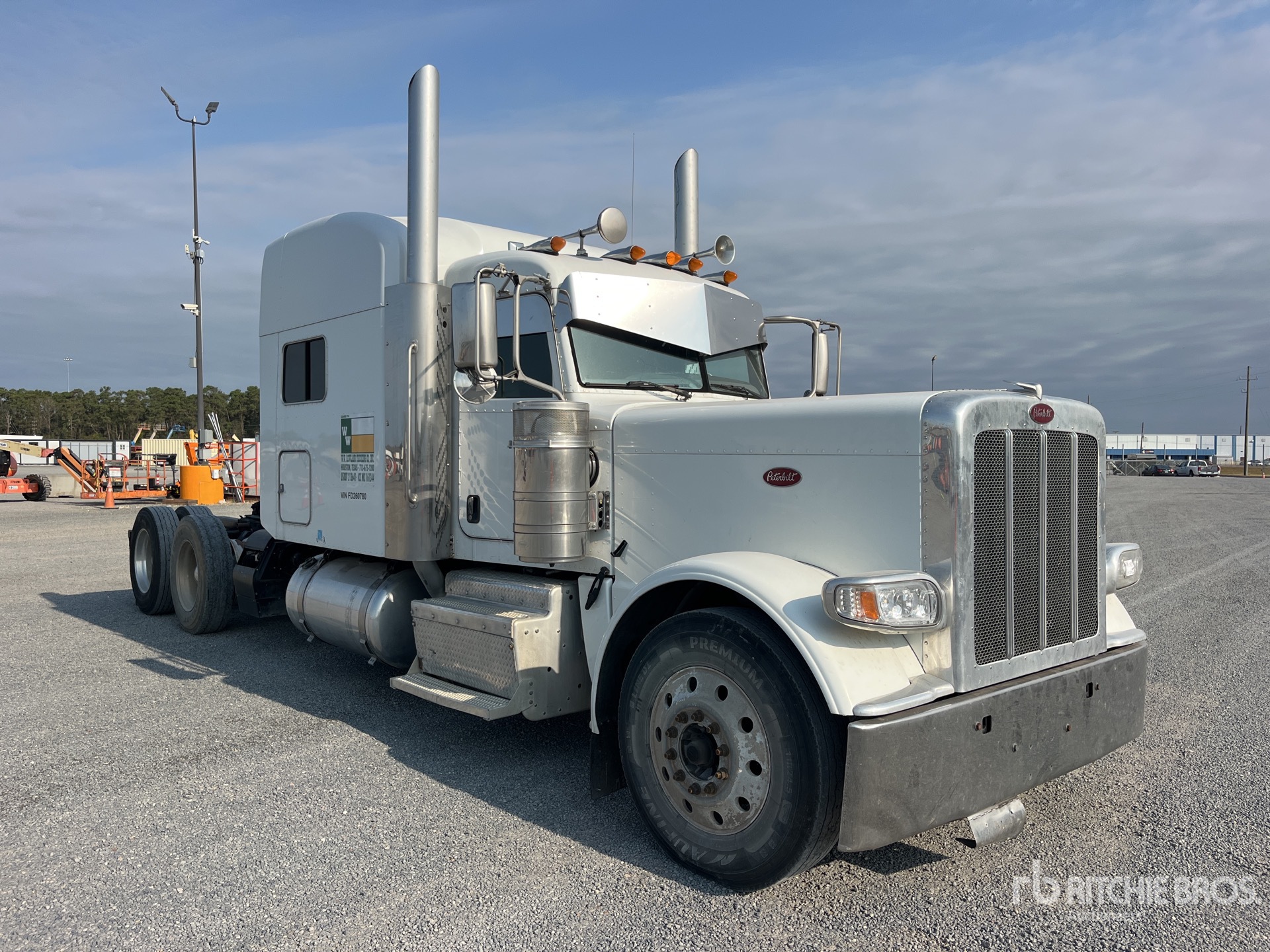 General Appearance with Picture, Right Front Corner