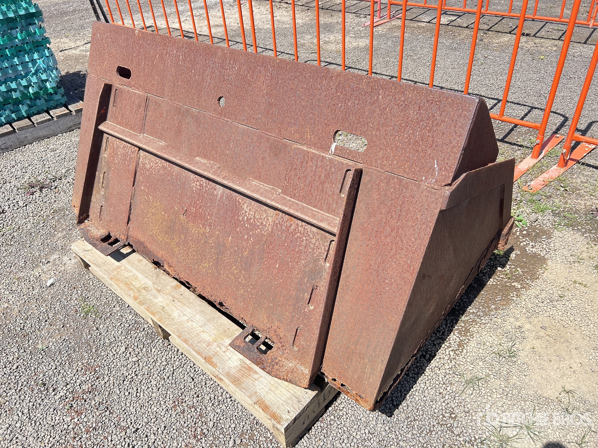 General Appearance with Picture, Right Rear Corner