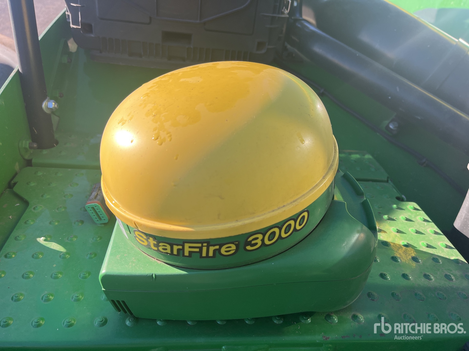 John Deere StarFire 3000 GNSS Receiver Ritchie Bros. Auctioneers