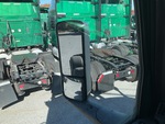 LL833601 - 2020 International LT625: Mirrors