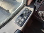 LN137597 - 2020 International LT625: Window Controls