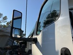 LN536832 - 2020 International LT625: Mirrors