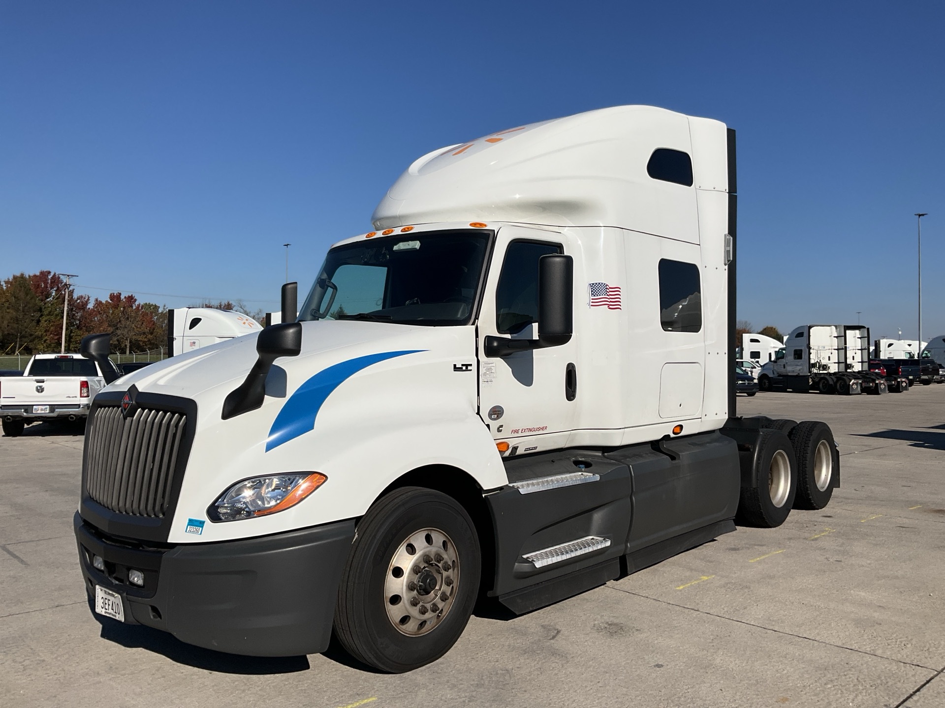 MN287221 - 2021 International LT625: Brochure Photo