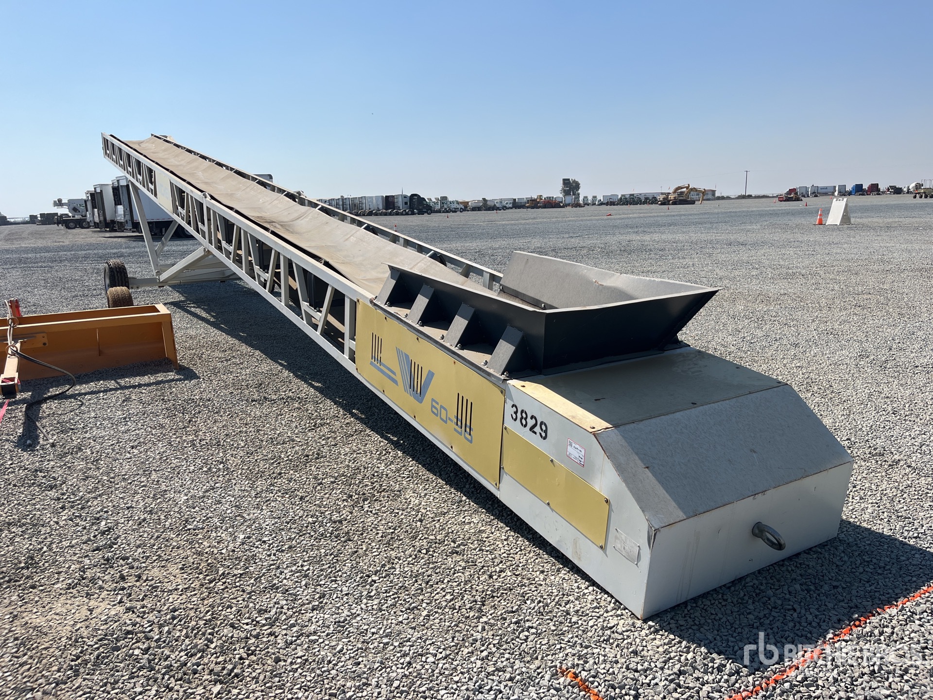 General Appearance with Foto, angolo anteriore sinistro