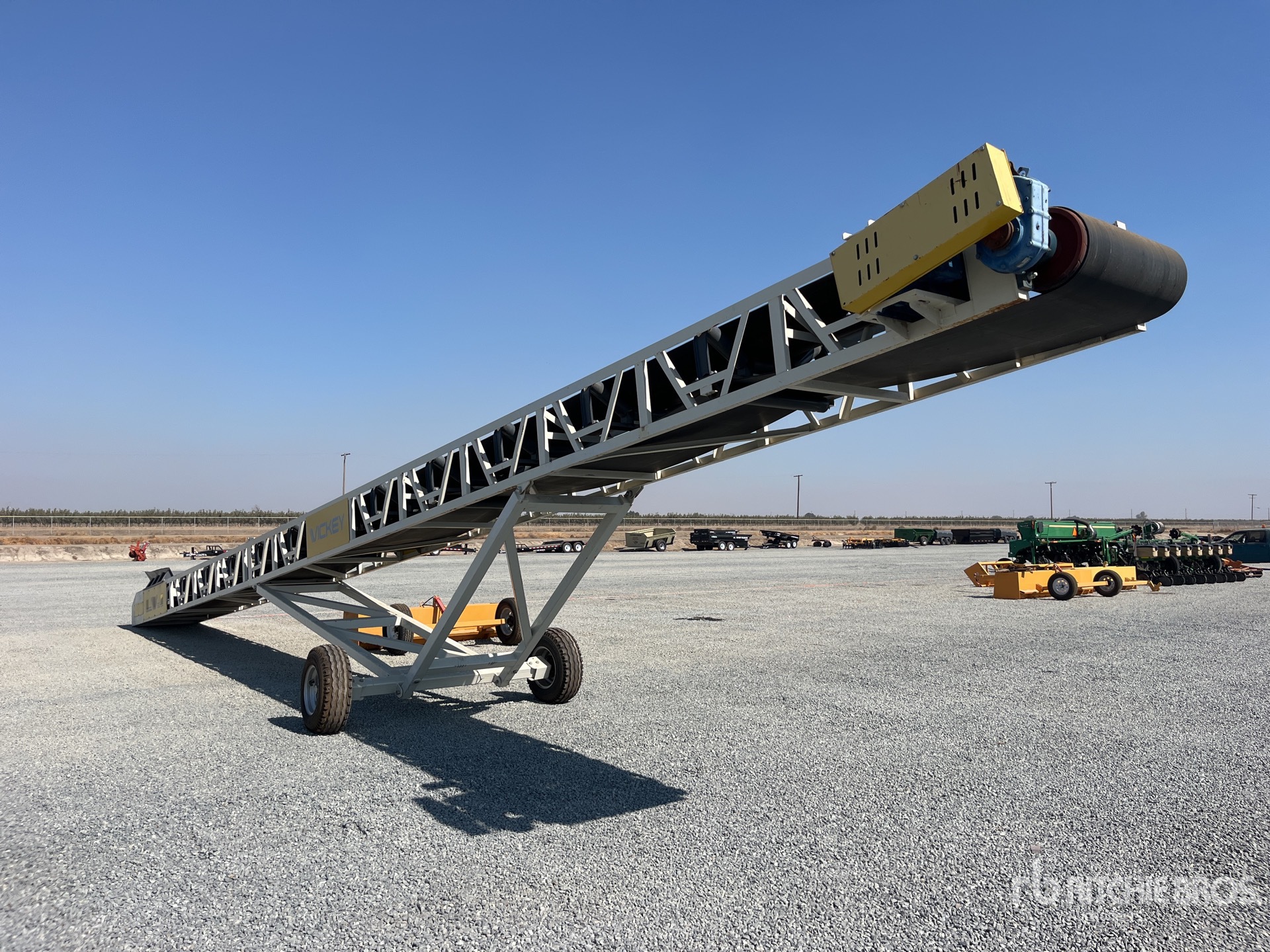 General Appearance with Foto, angolo anteriore sinistro