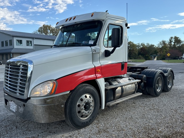 2015 Freightliner Cascadia 125 6x4 T/A Day Cab Truck Tractor