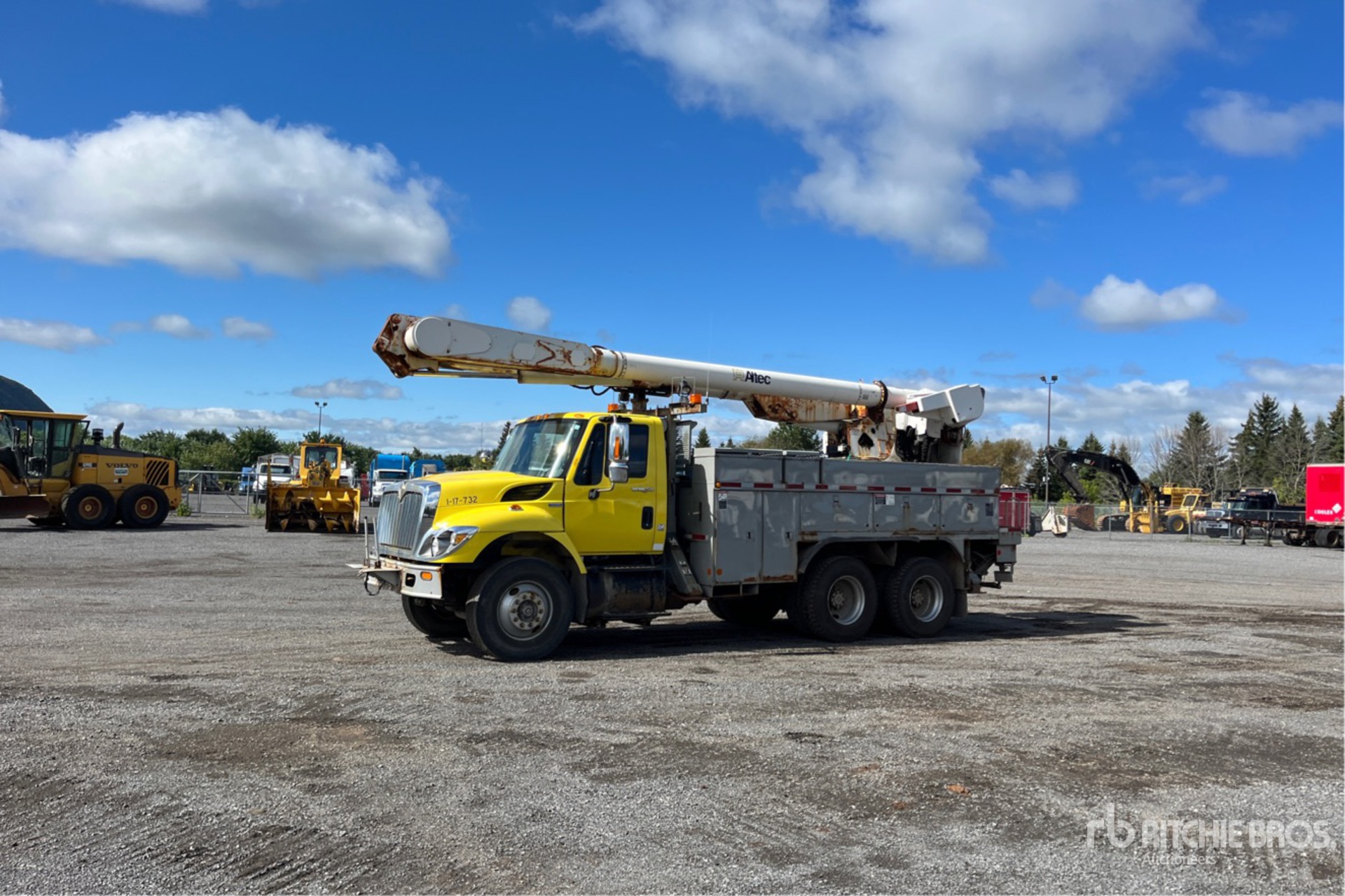 Altec AM855 55 ft on 2008 International 7400 6x4 Bucket Truck | Ritchie ...