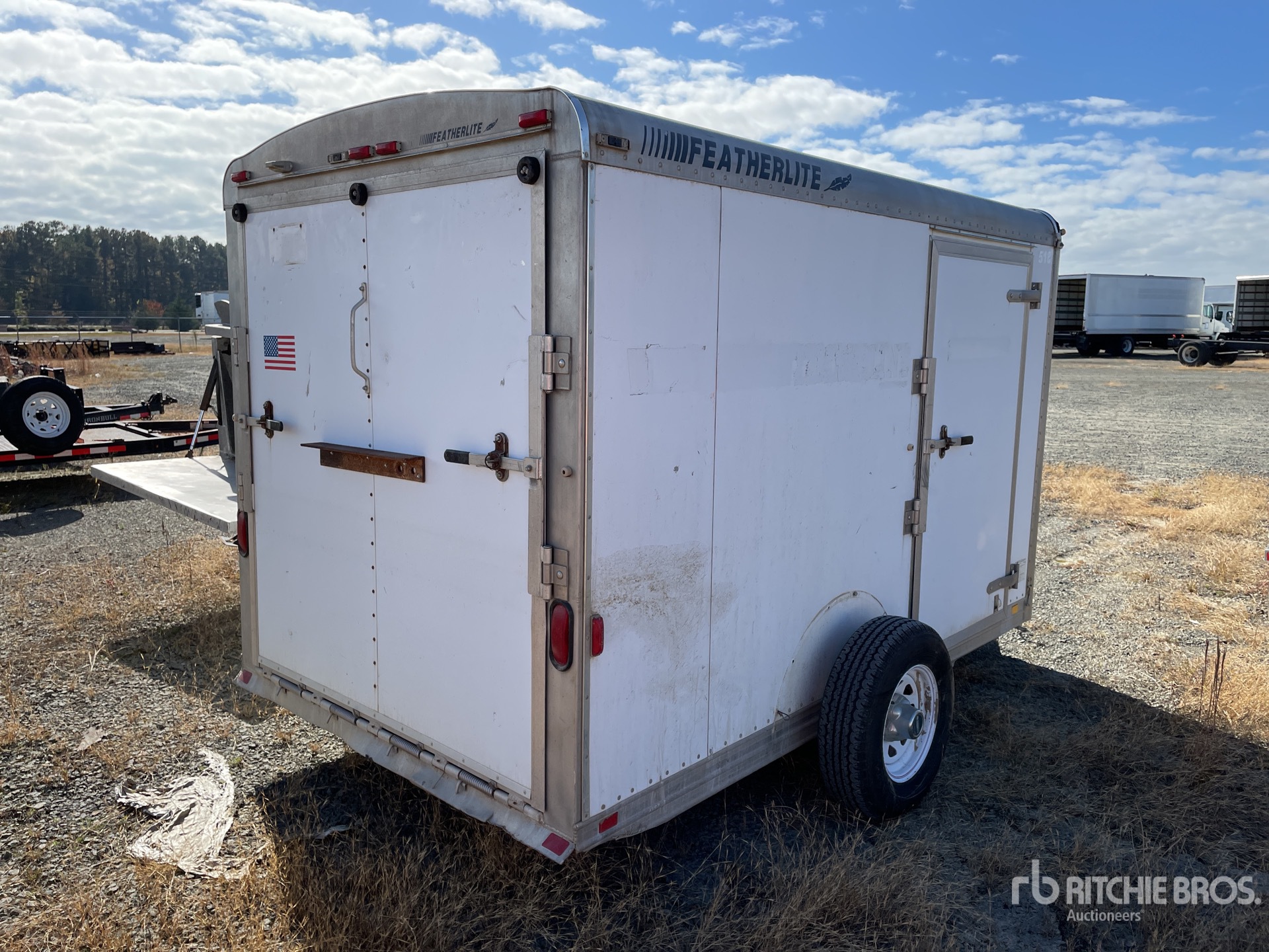 General Appearance with Foto, angolo anteriore sinistro