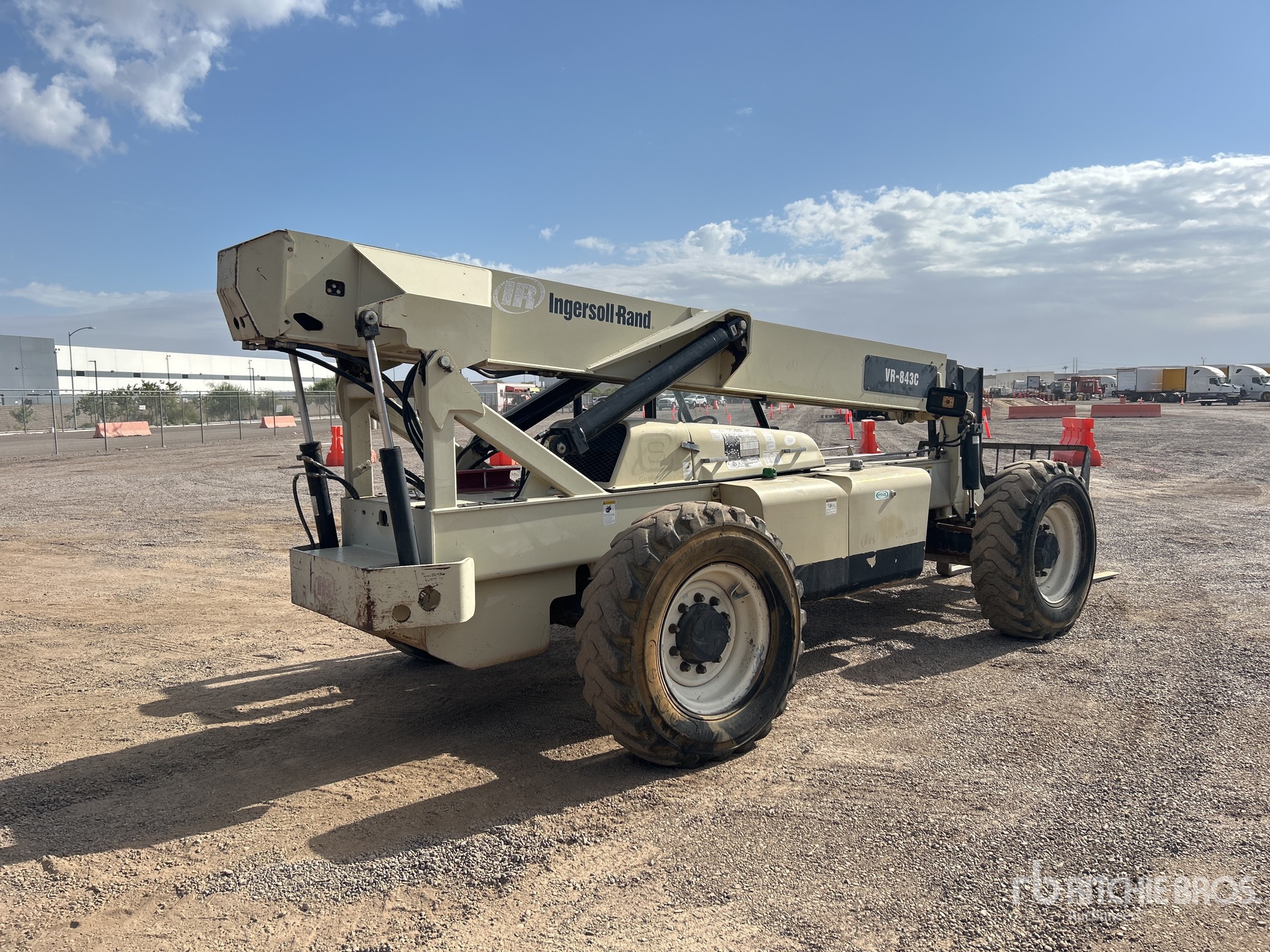 General Appearance with Foto, angolo anteriore sinistro