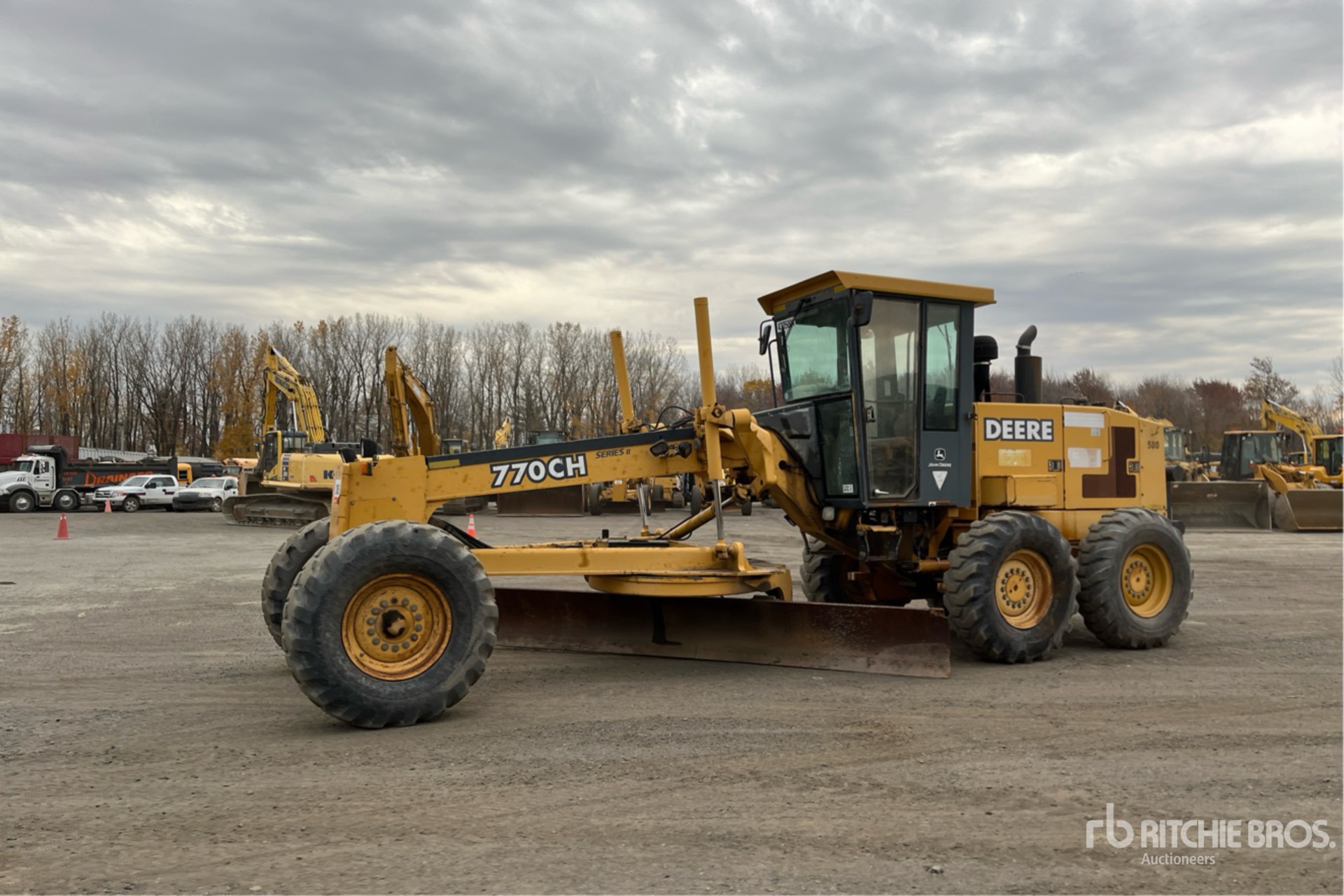 2002 John Deere 770CH Series ll Motor Grader | Ritchie Bros. Auctioneers