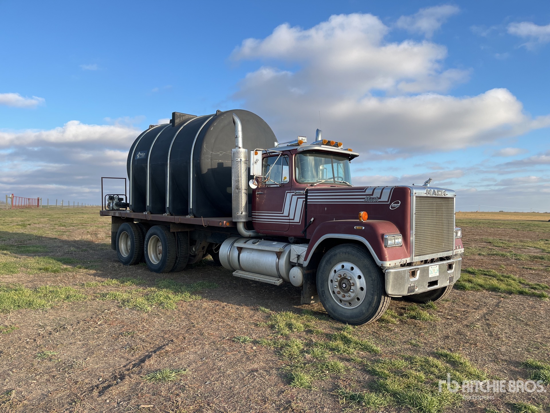 1985 Mack RW613 15140 L 6x4 Flatbed Water Truck | Ritchie Bros. Auctioneers