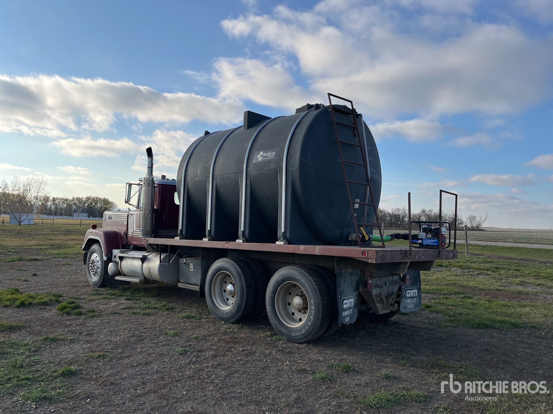 1985 Mack RW613 15140 L 6x4 Flatbed Water Truck | Ritchie Bros. Auctioneers