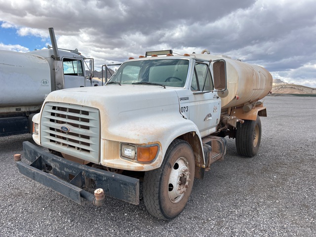 1998 Ford F-800 2000 gal 4x2 Water Truck