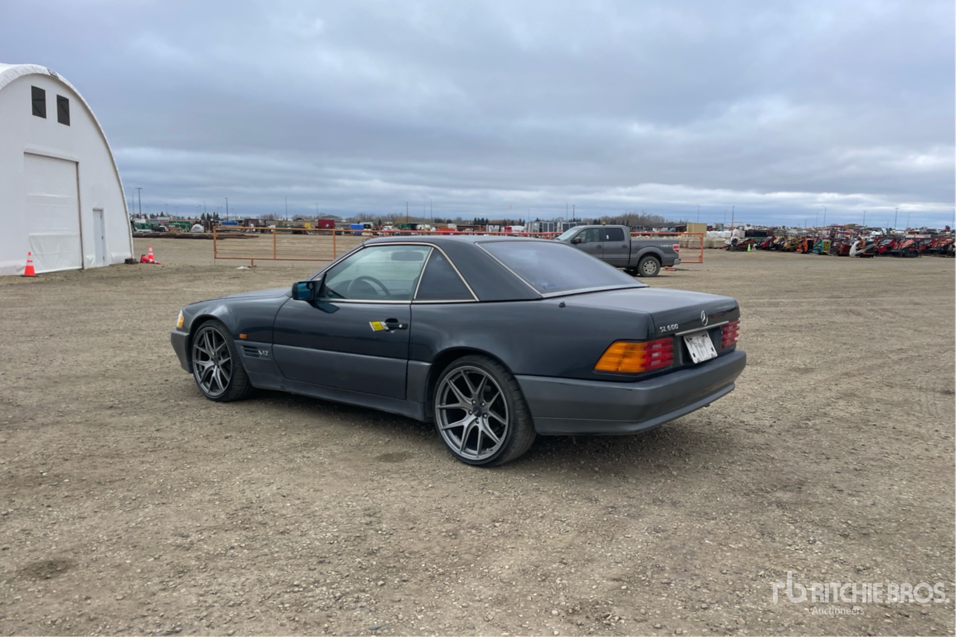 General Appearance with Foto, angolo posteriore sinistro