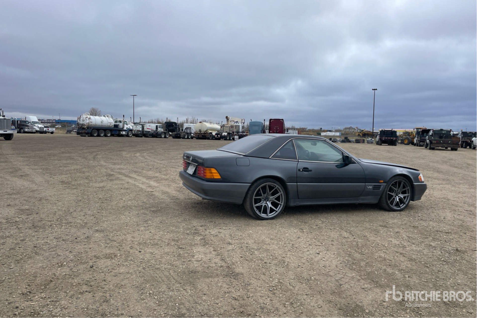 General Appearance with Foto, angolo anteriore sinistro