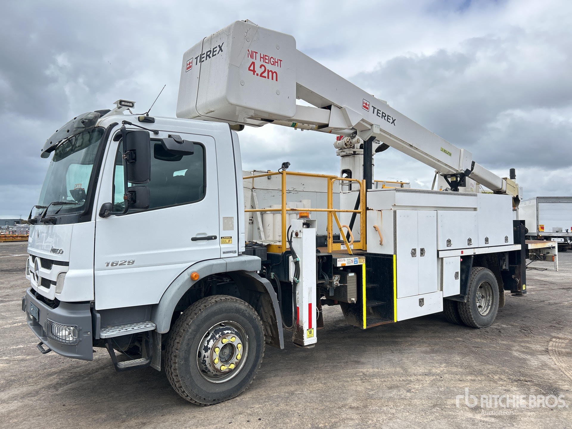 General Appearance with Picture, Right Front Corner