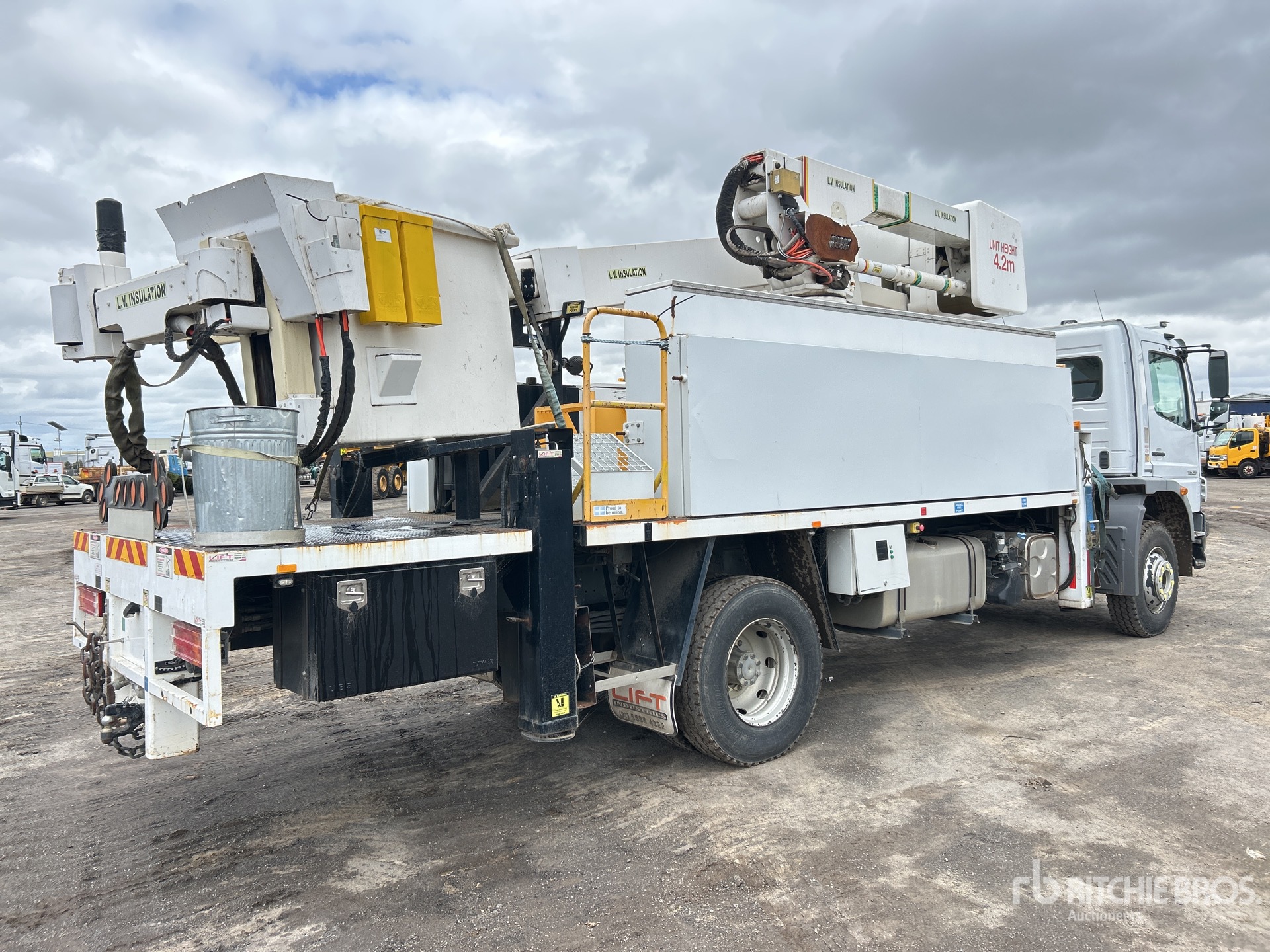 General Appearance with Picture, Left Rear Corner