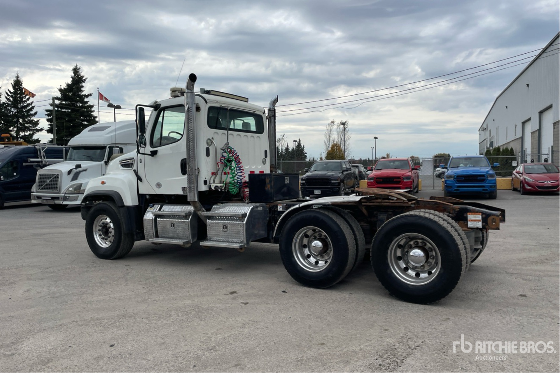 General Appearance with Foto, angolo posteriore sinistro