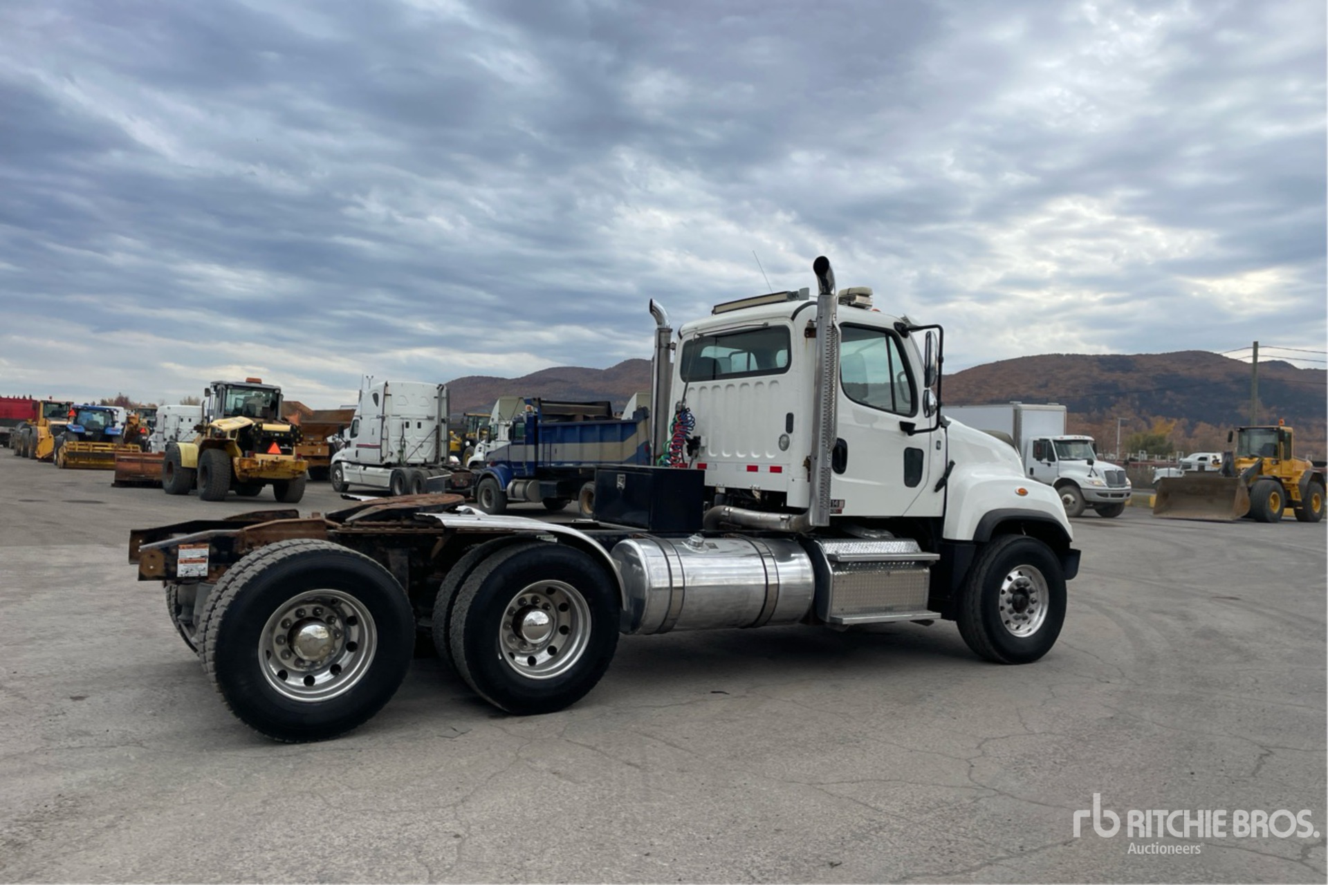 General Appearance with Foto, angolo anteriore sinistro